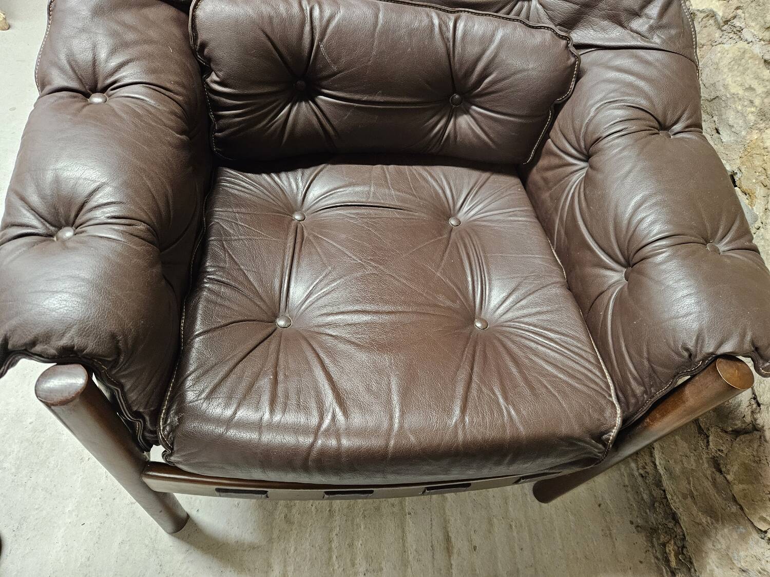 Paire de fauteuil vintage cuir Coja Suède 1960"