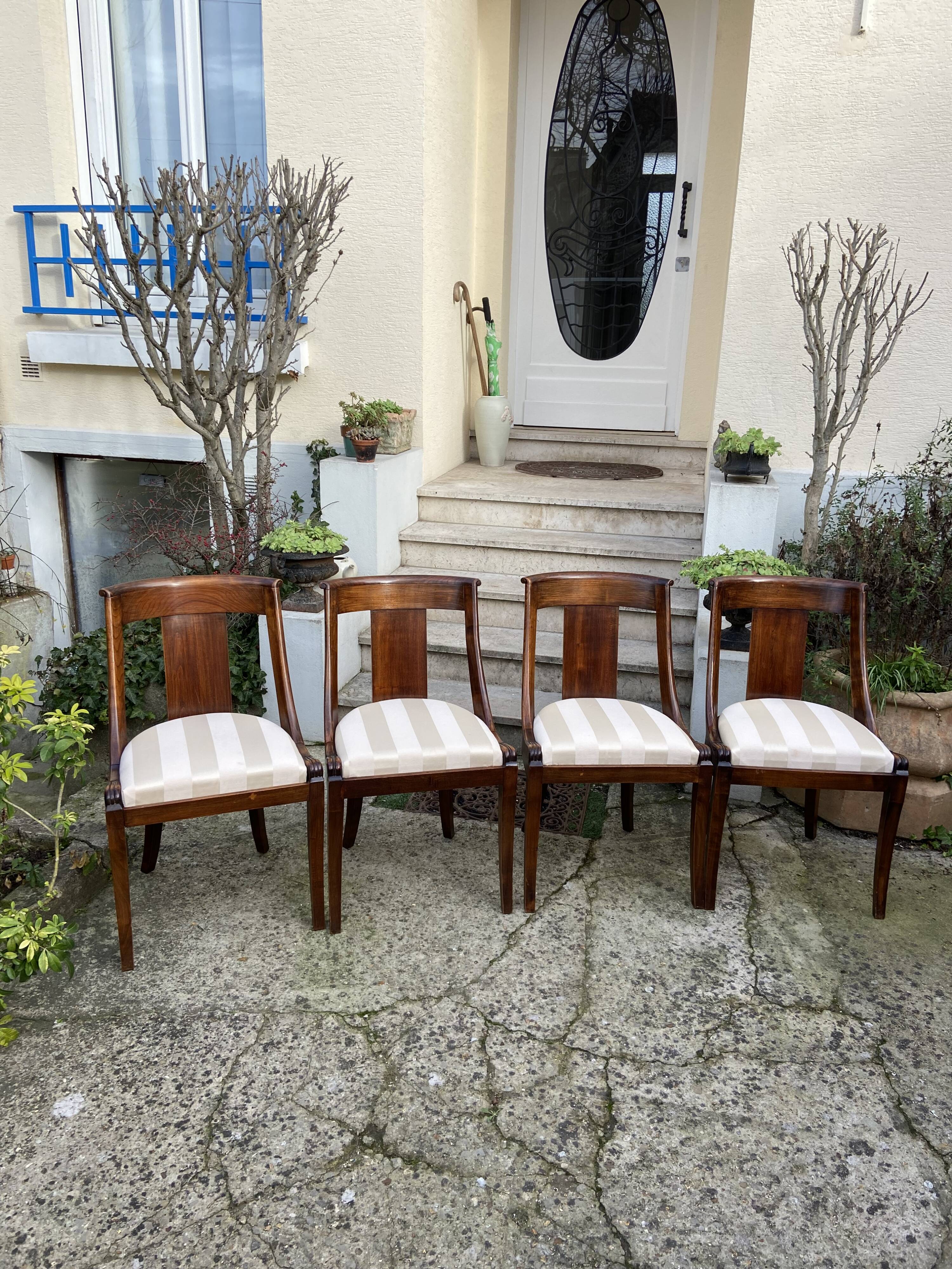 Suite de 4 chaises gondole style Empire