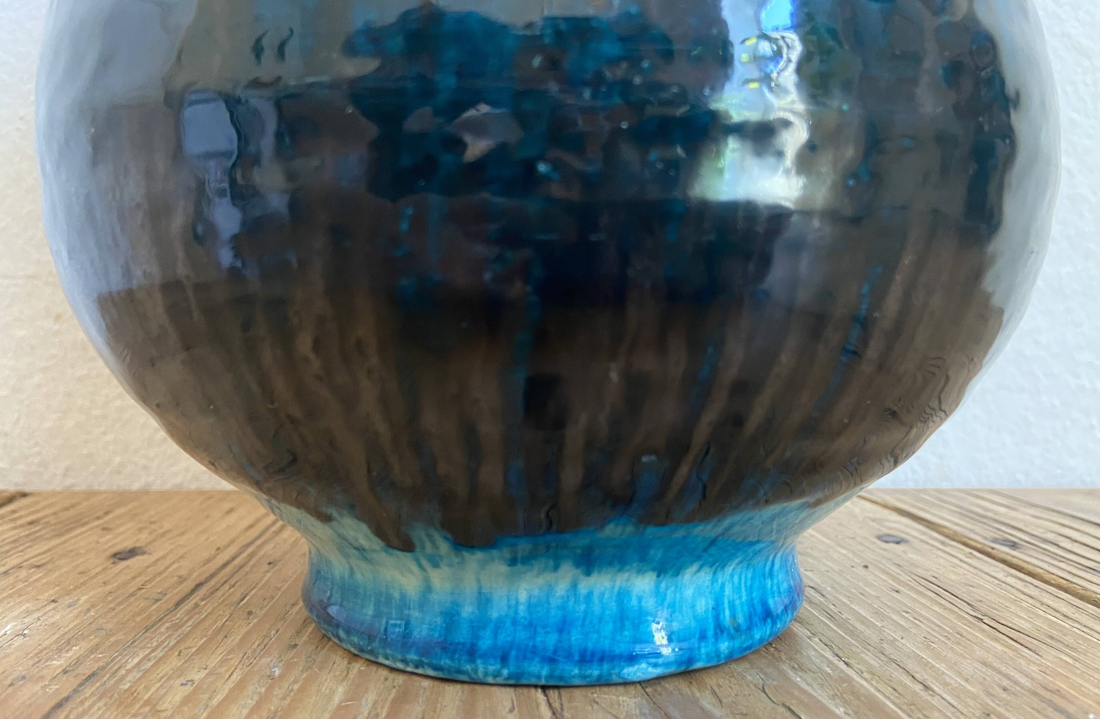 Accolay ceramic vase