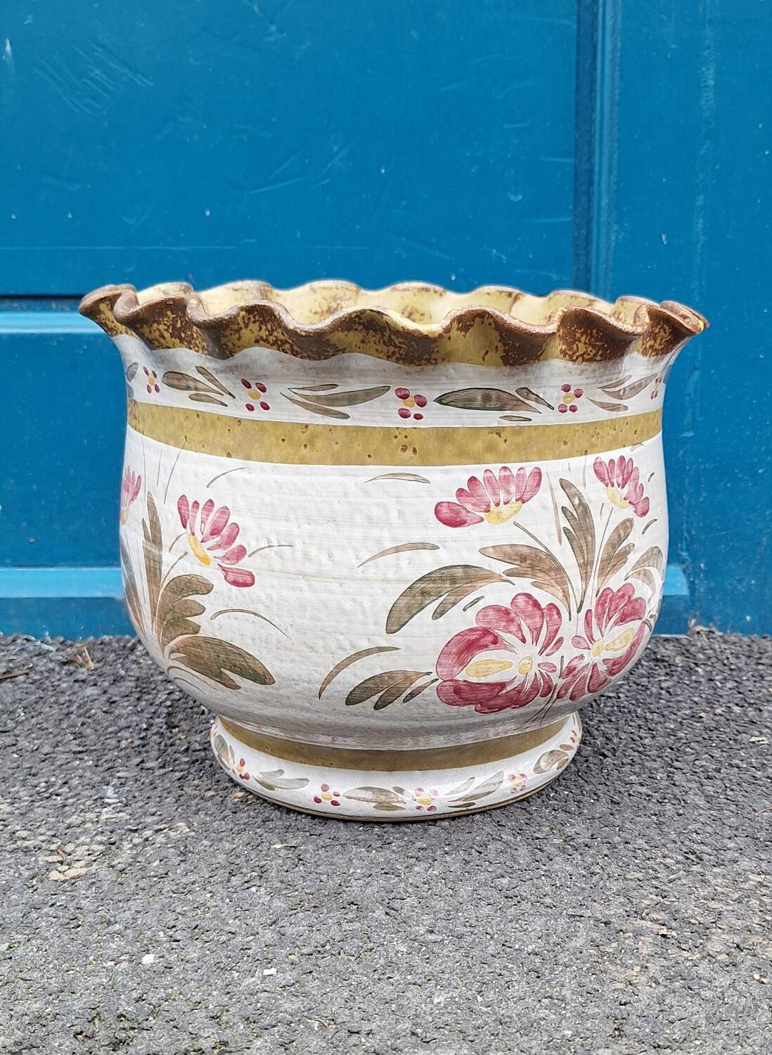 Large ceramic pot cover from Quimper Keraluc