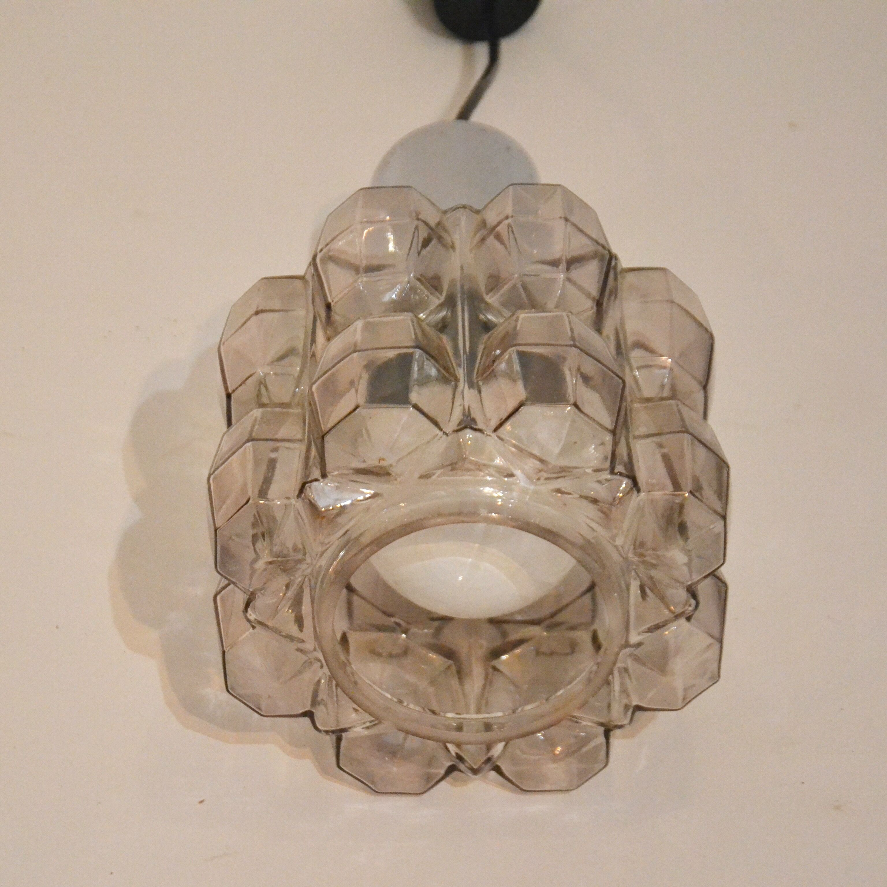 Smoked glass suspension