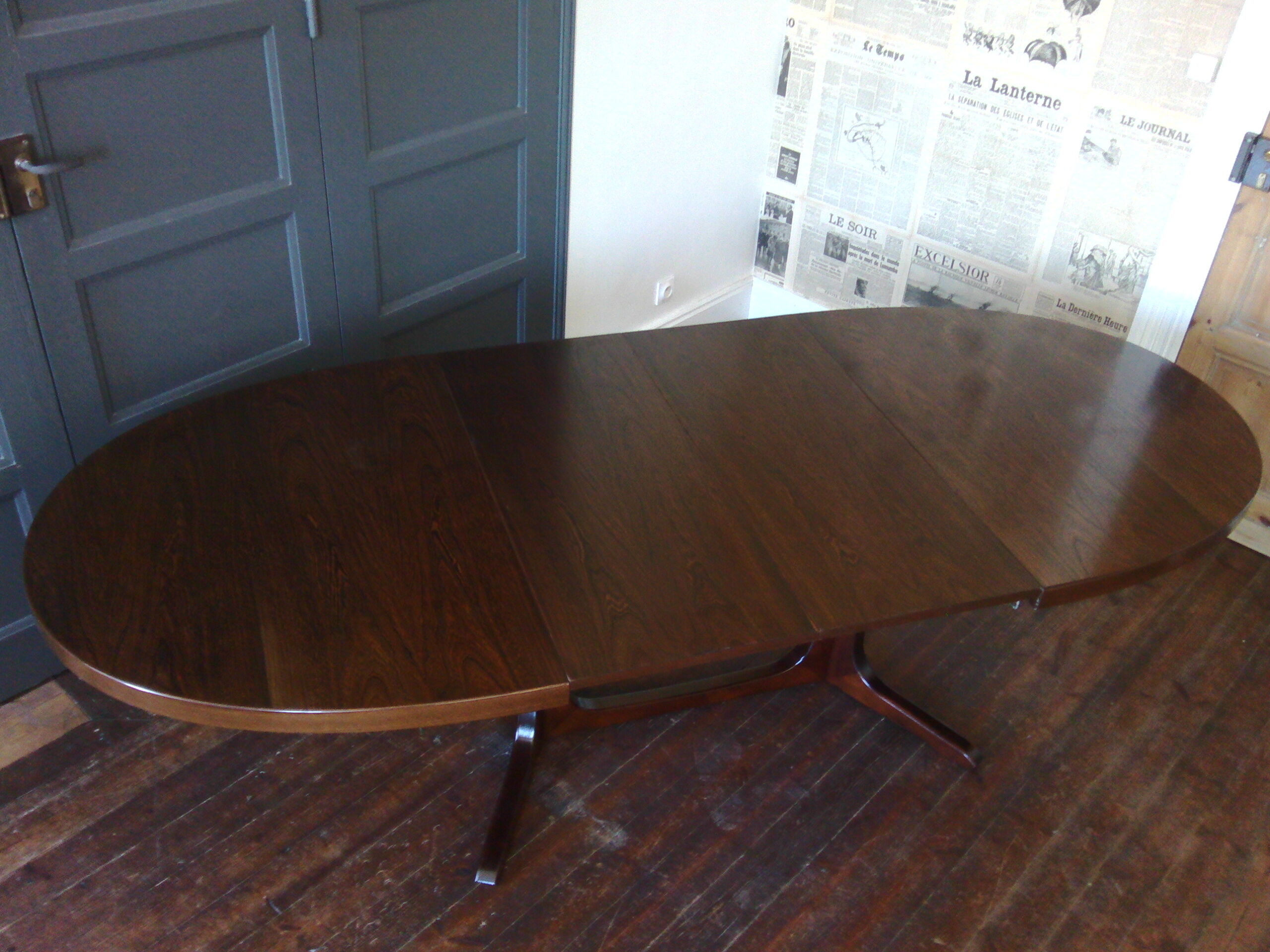 Vintage oval dining table with extensions for Baumann - 1960