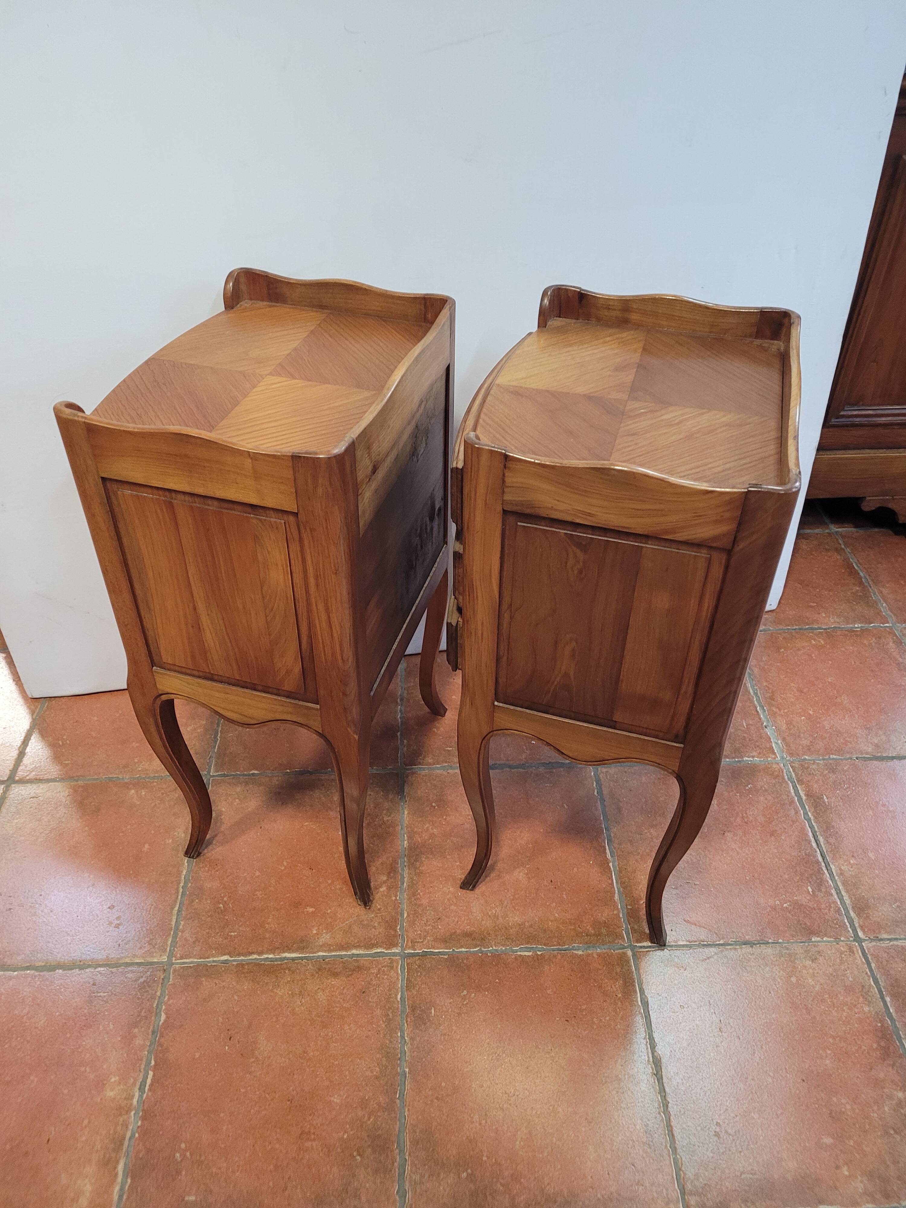 Paire tables de chevet en merisier