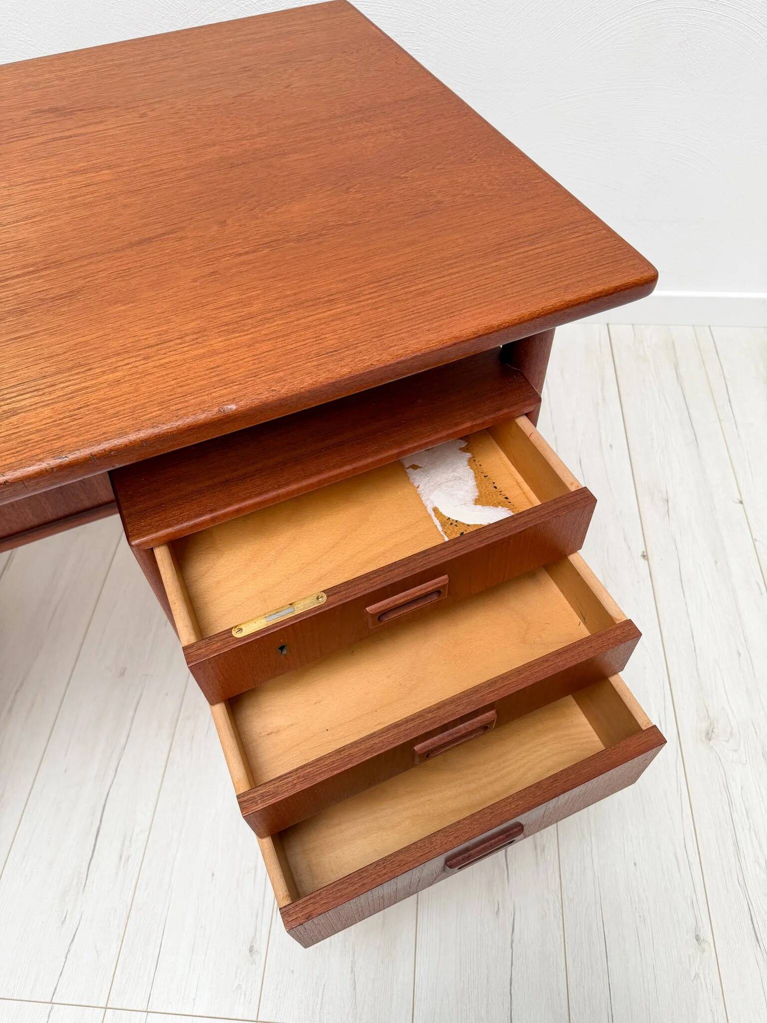 Bureau exécutif danois en teck, années 1960