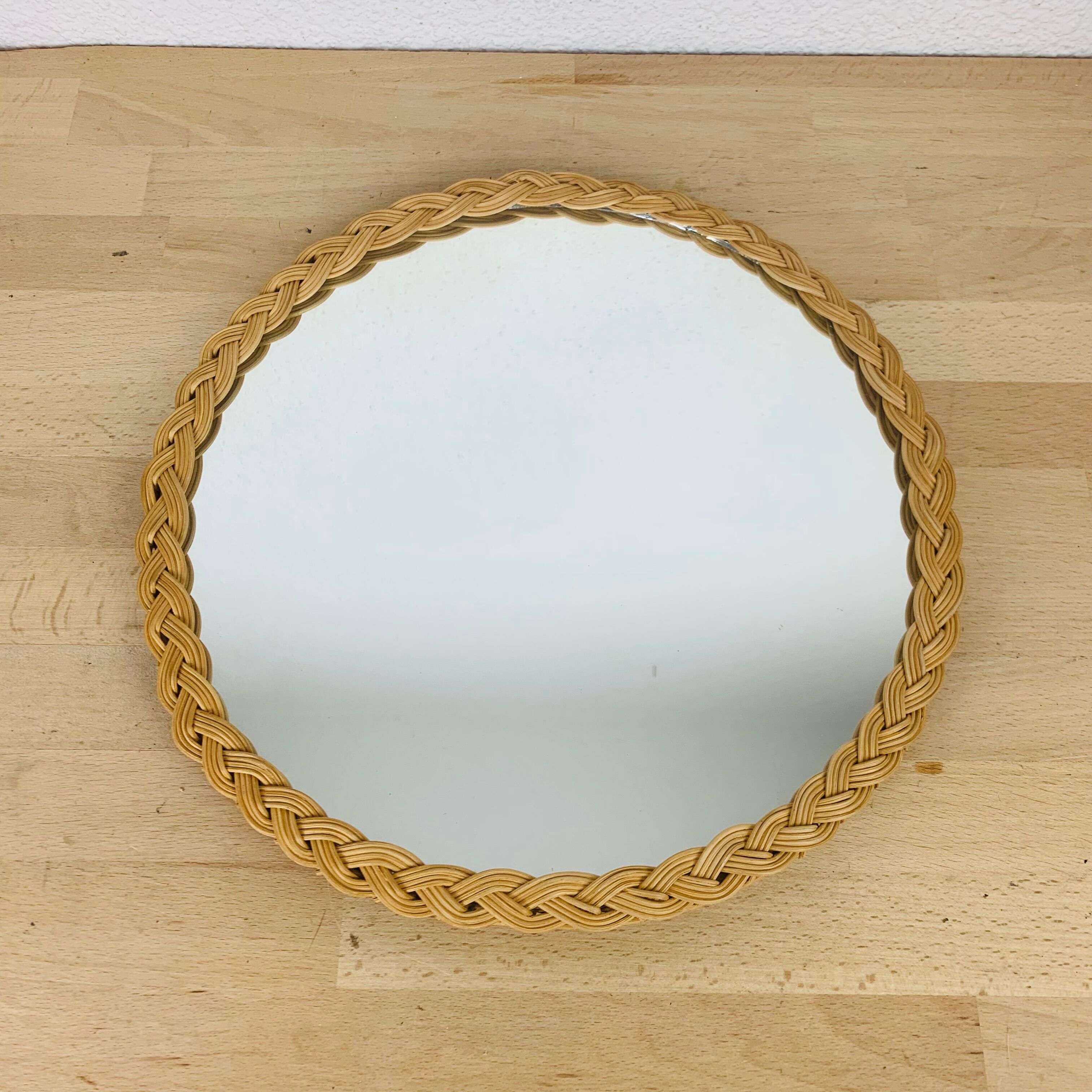 Round rattan braided mirror 33 cm