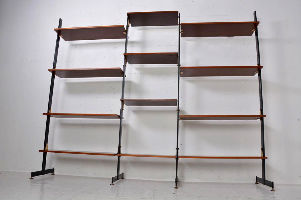 Italian freestanding shelf dating from the 60s