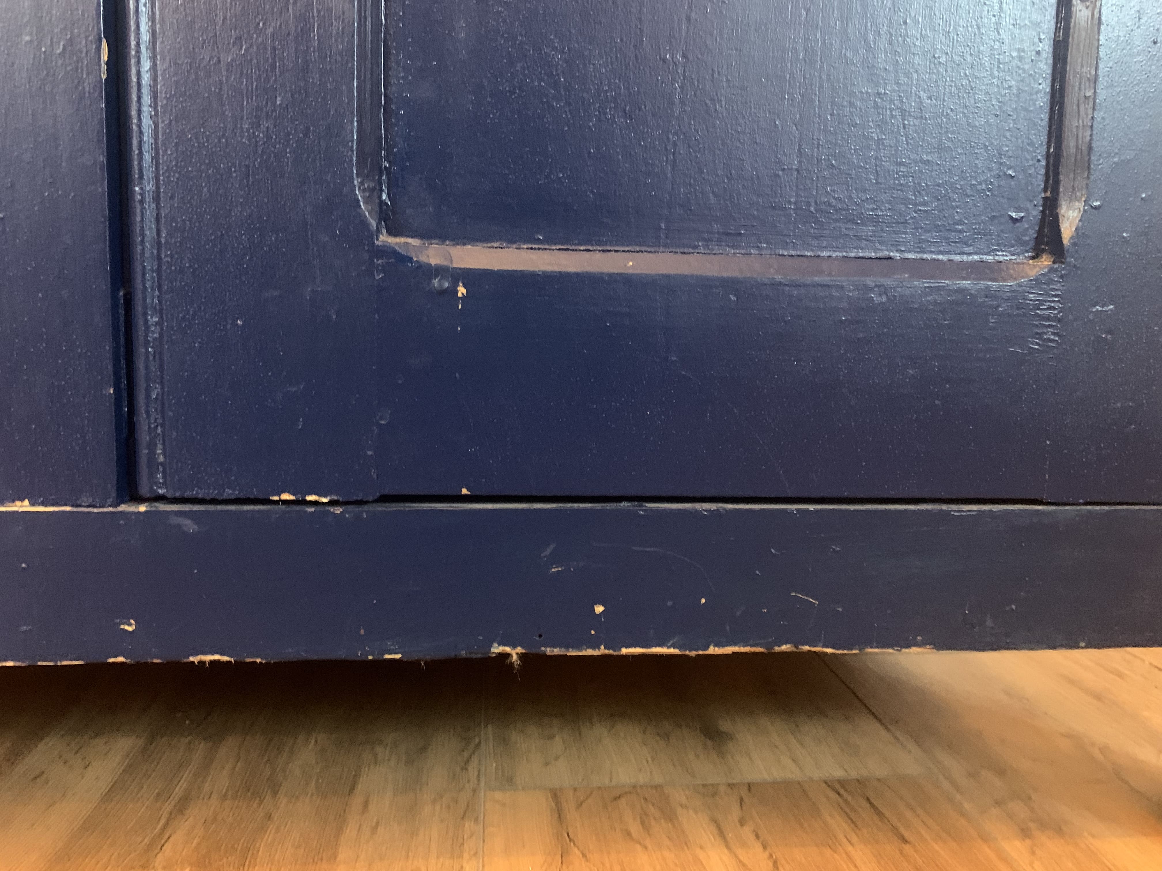 Meuble parisien bleu
