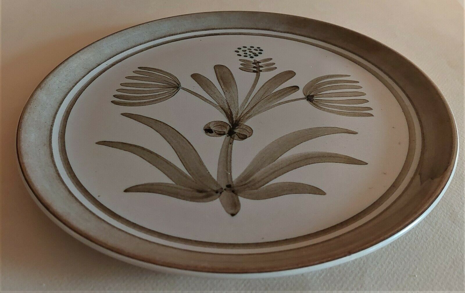 Vintage flat plate in sandstone marked Longchamp