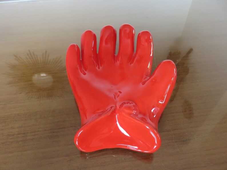 Empty hand-shaped pocket in red ceramic 80s
