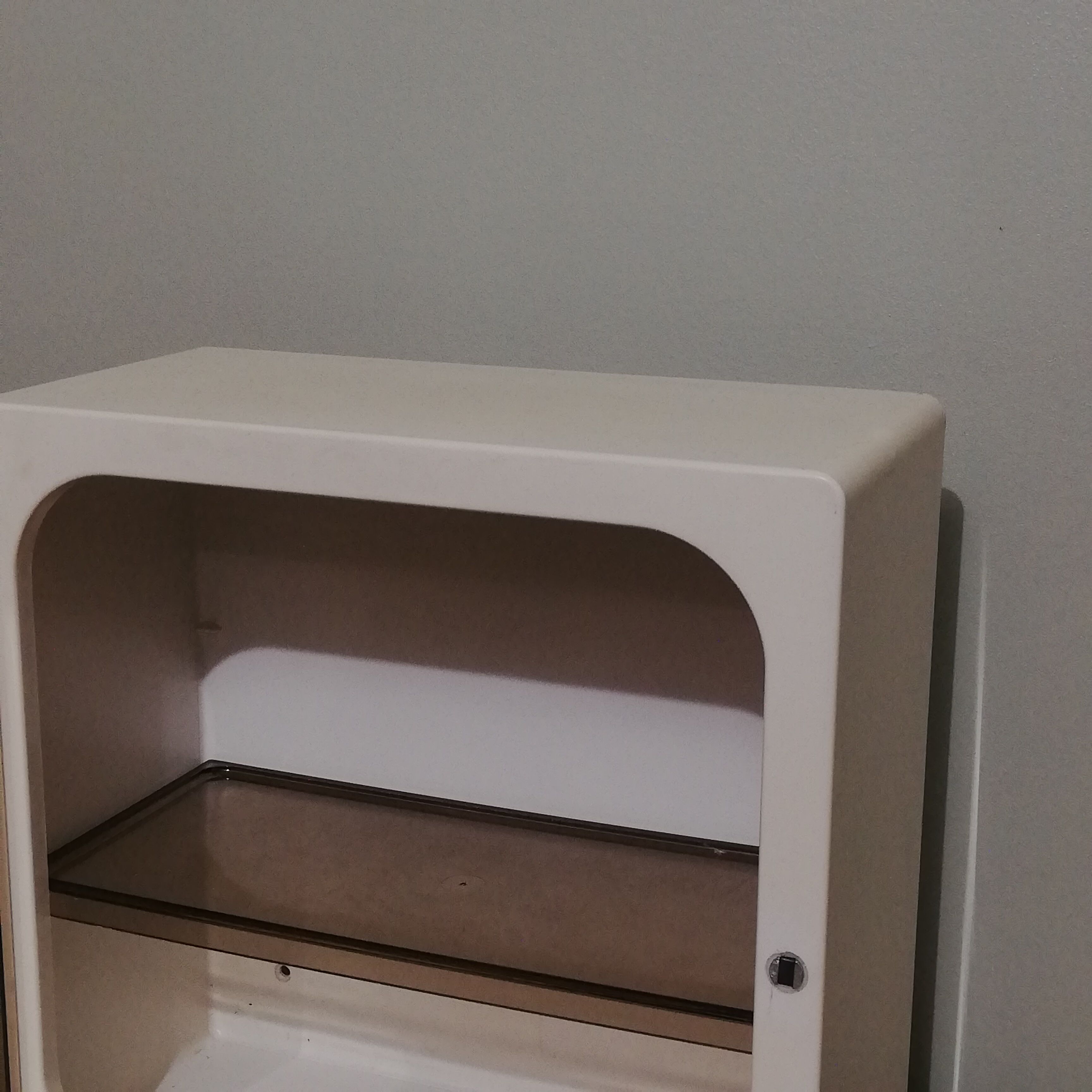 Vintage medicine cabinet in Bakelite and Plexiglas