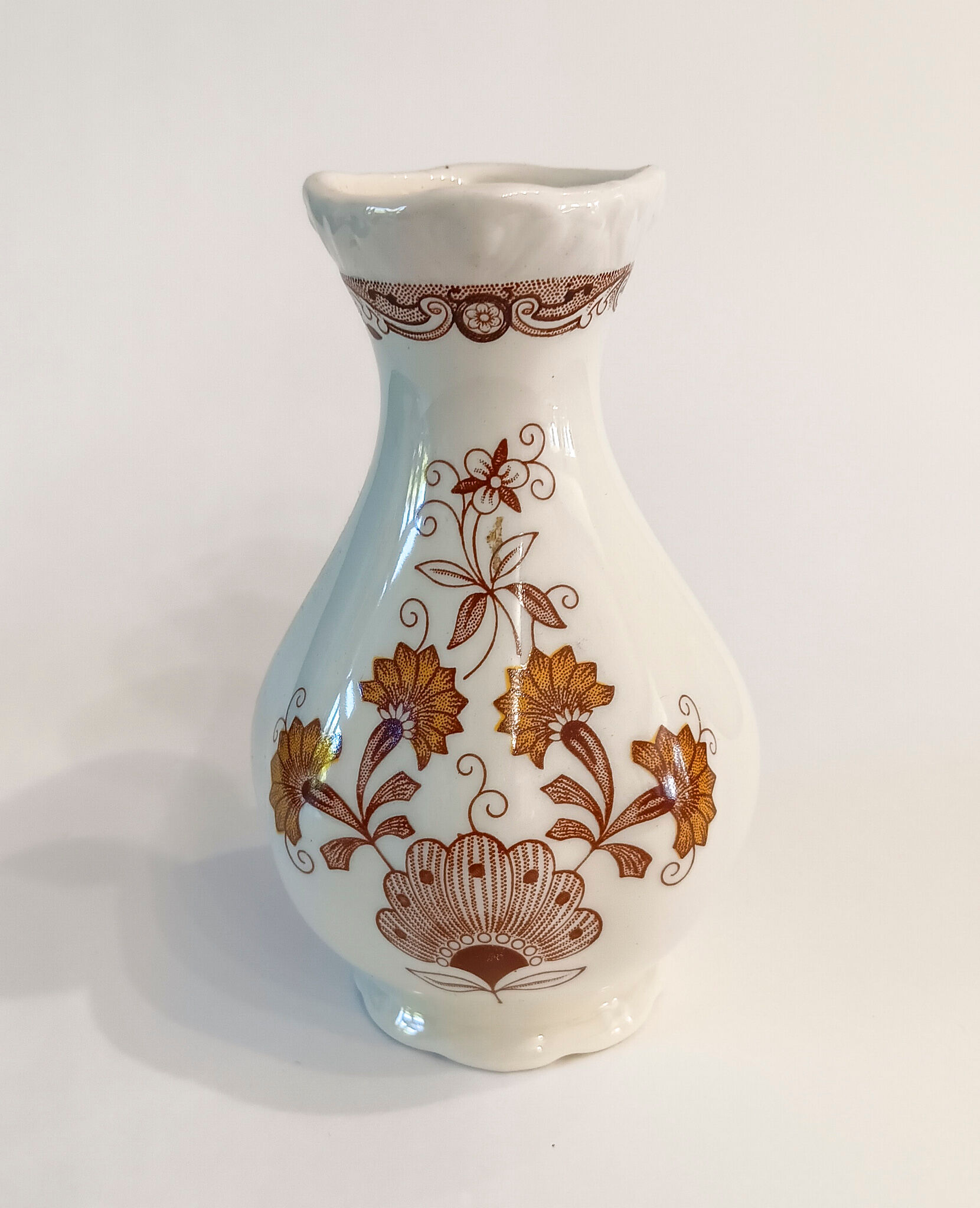 Small English porcelain vase Adams pattern Cornwall. Floral pattern.