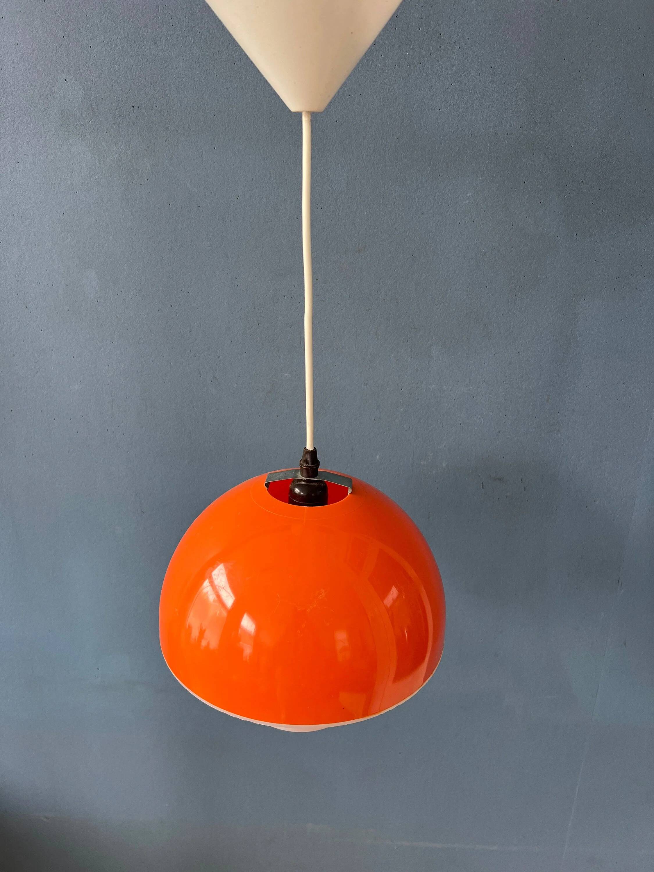 Suspension Space Age in orange and white acrylic glass