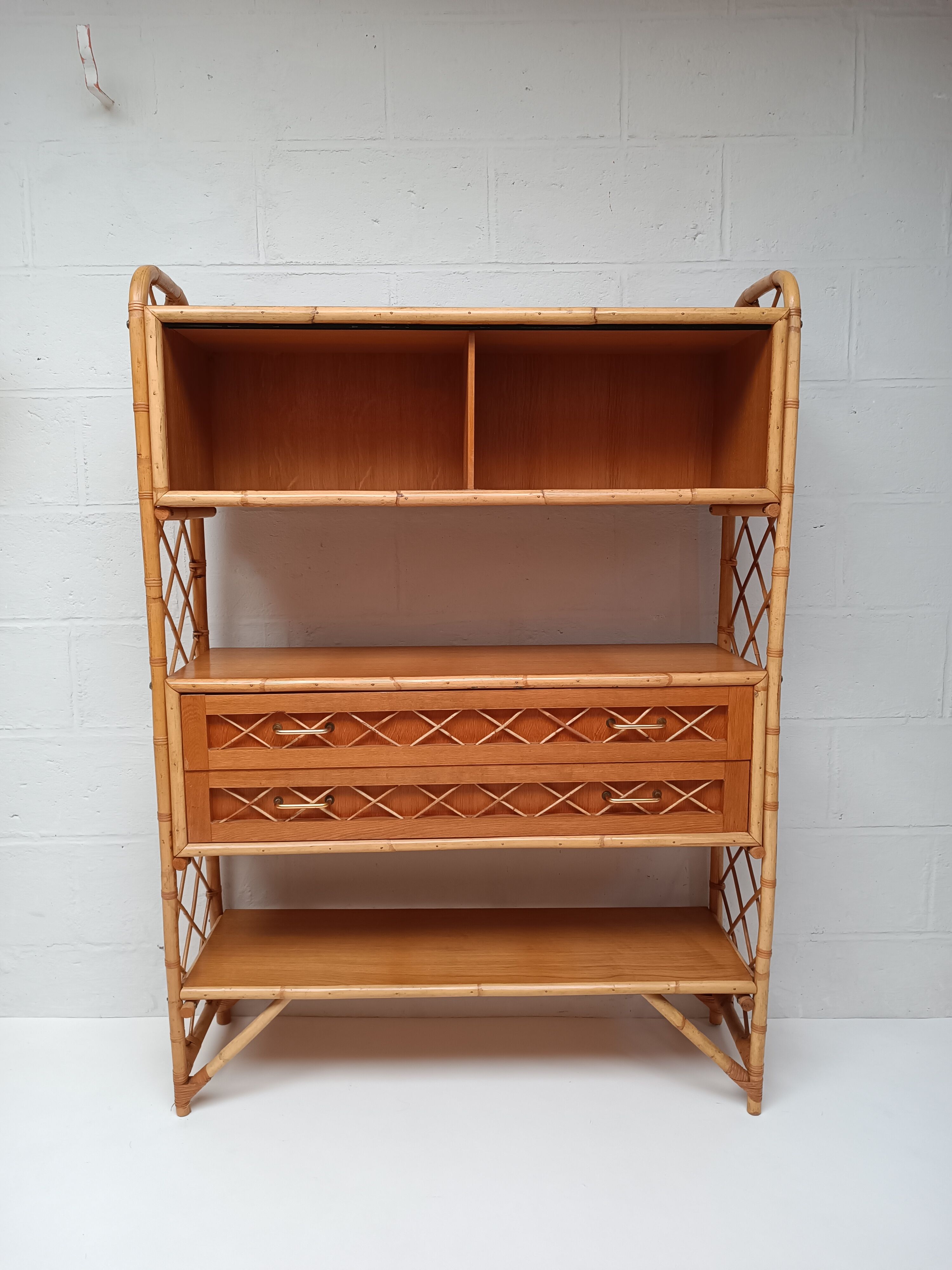 Bookcase shelf vintage in rattan