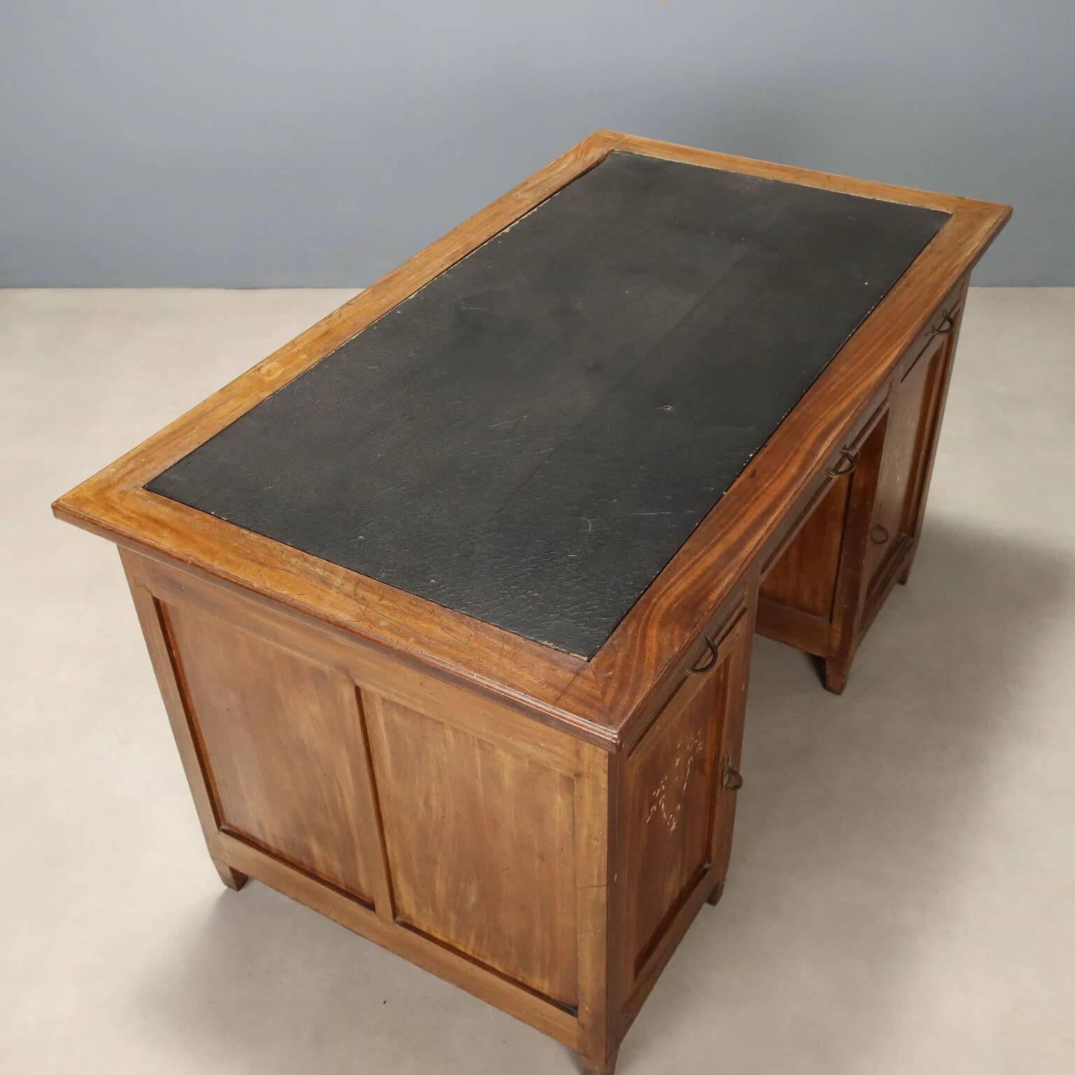 Bureau Liberty en acajou avec cuir et incrustations