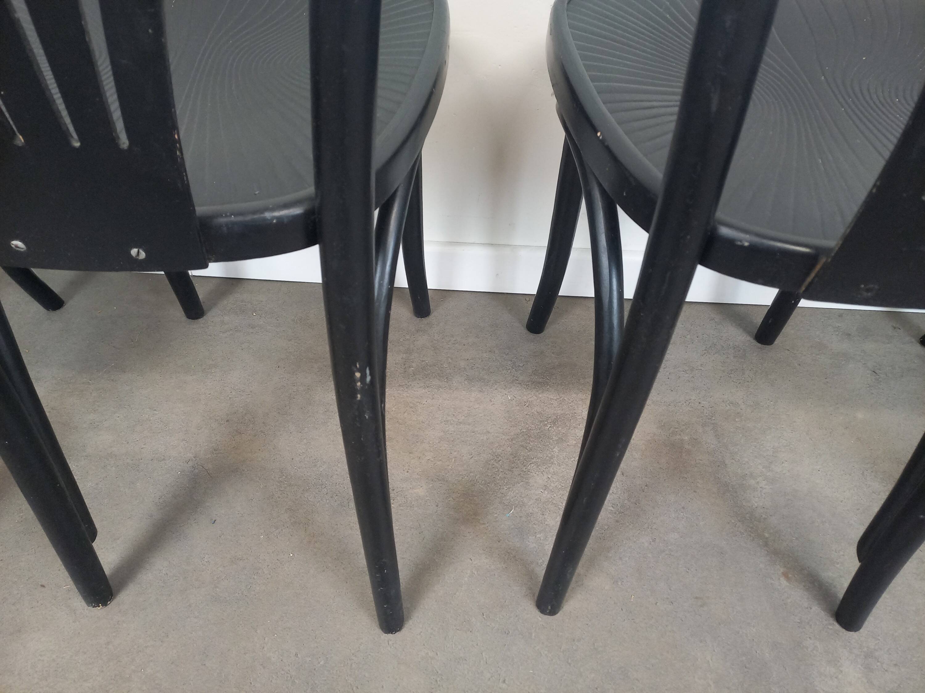 4 chaises bistrot noires
