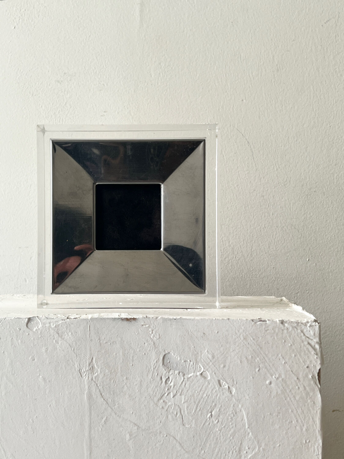 Ashtray design in Plexiglass and chrome metal, Guzzini 1970