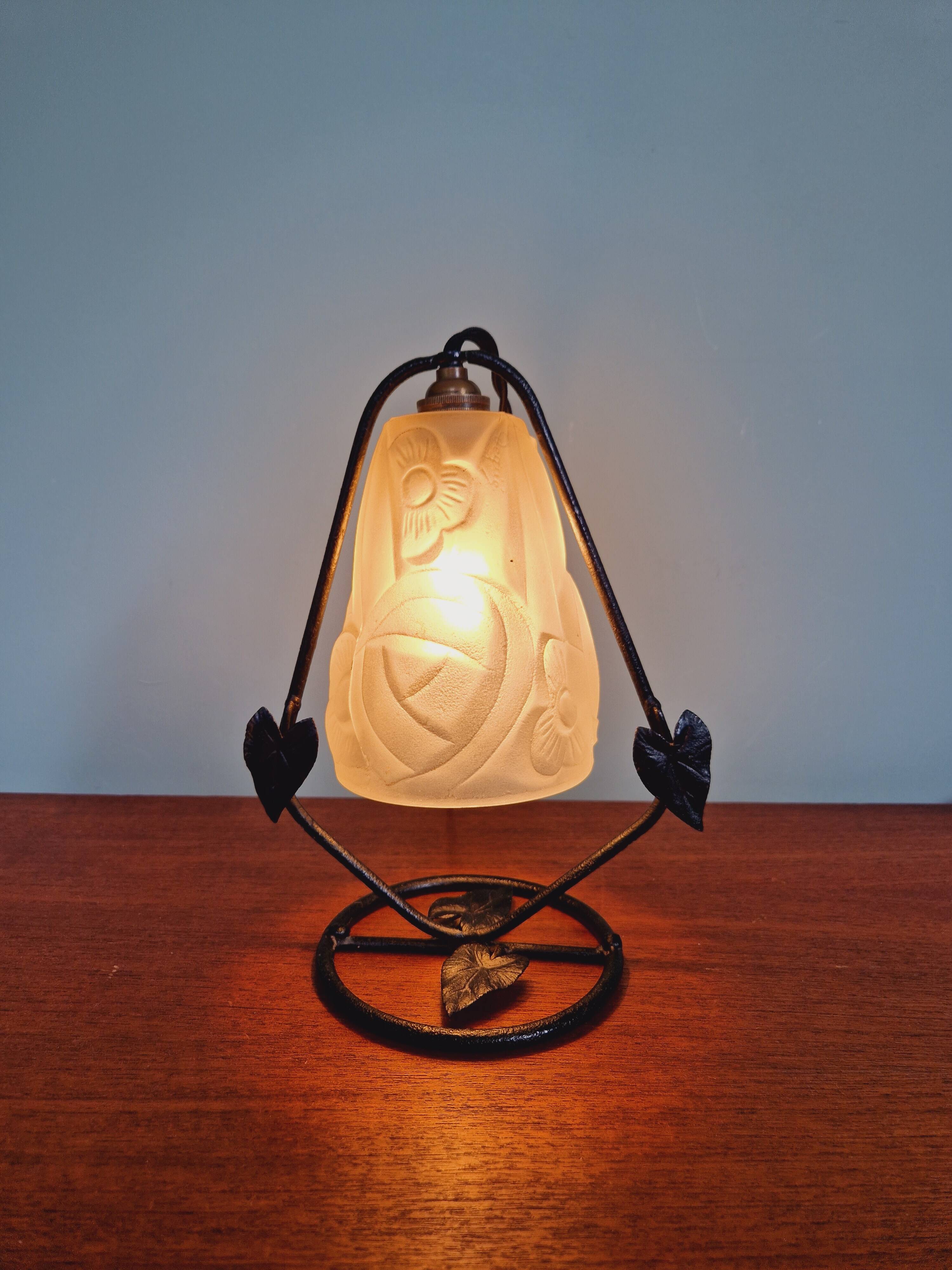 Art Deco night light in wrought iron and satin glass signed Degué