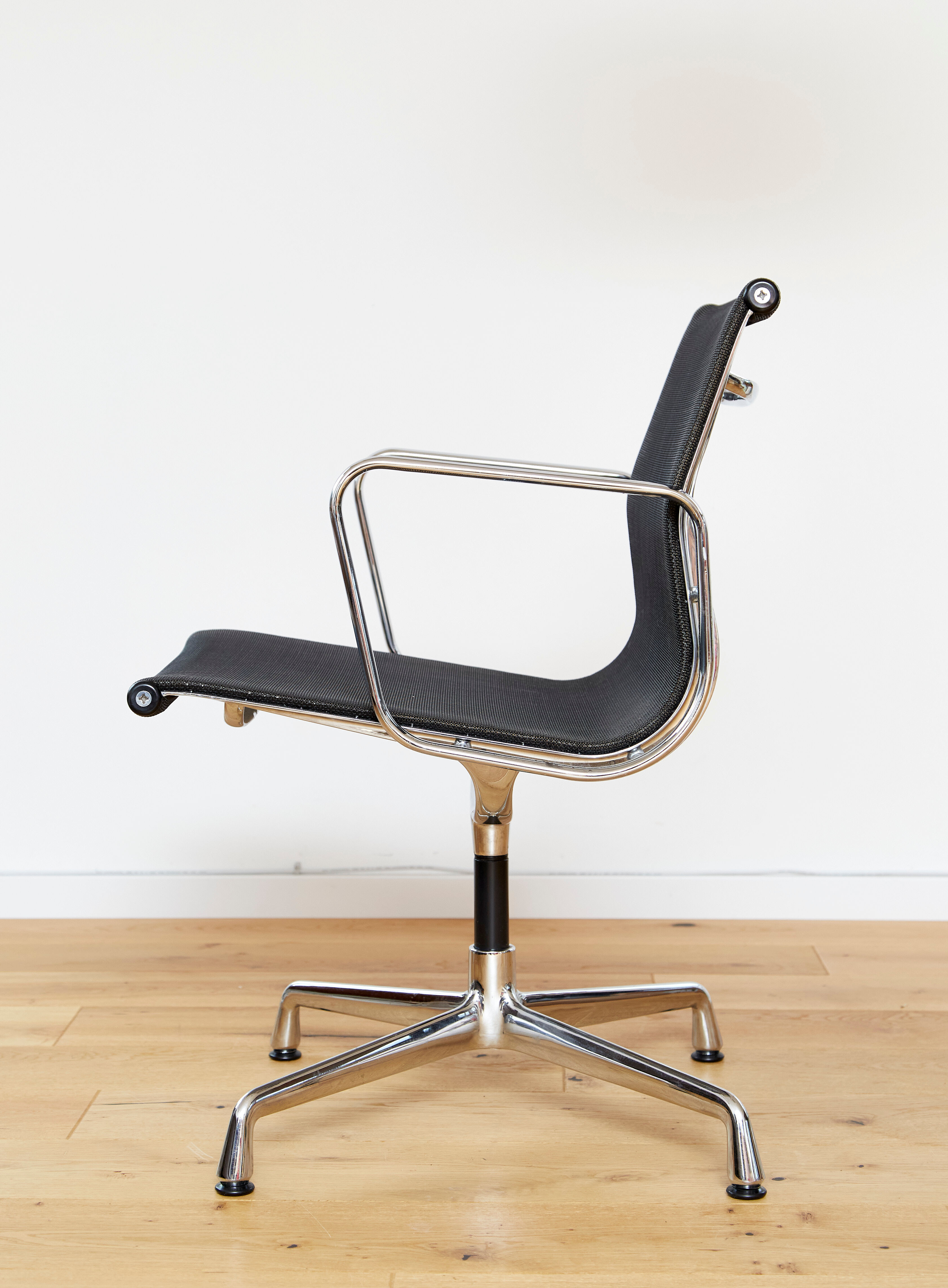 EA 108 Swivel Chair by Charles & Ray Eames for Vitra