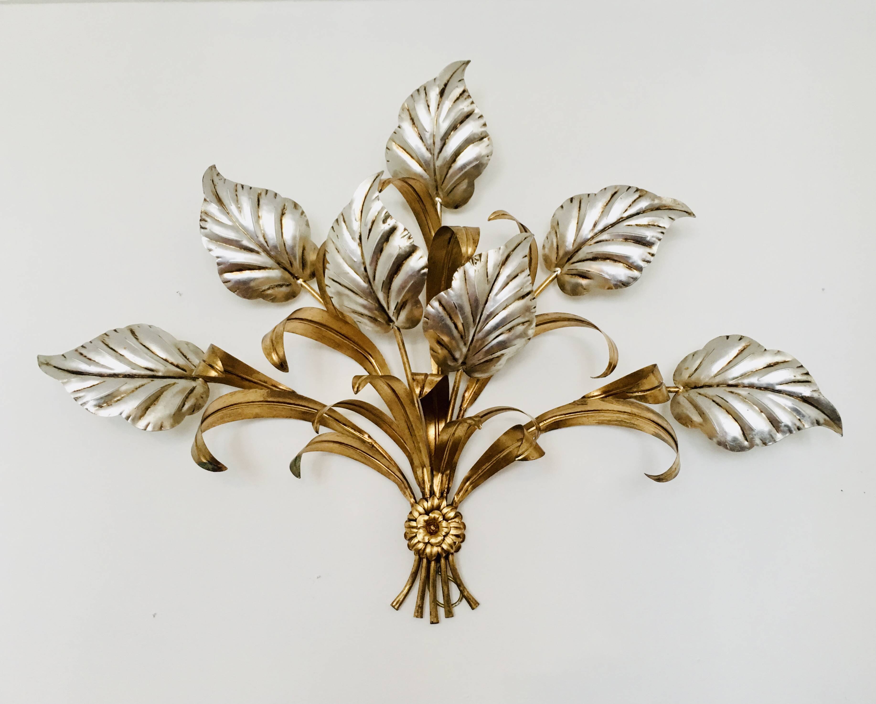 Grande applique murale de style Hollywood Regency par Hans Kögl