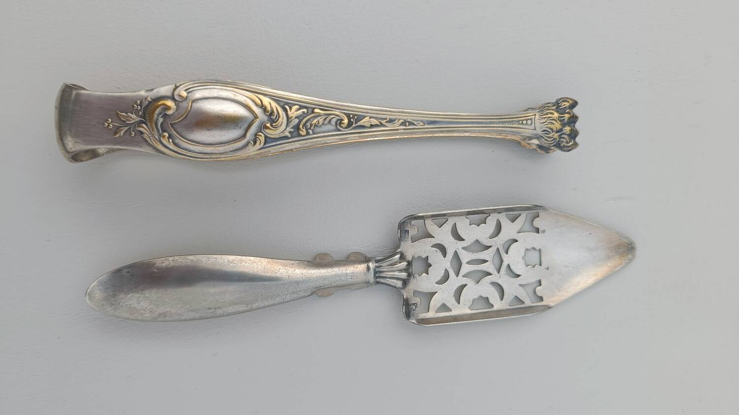 Absinthe spoon and tongs in silver-plated metal with hallmark