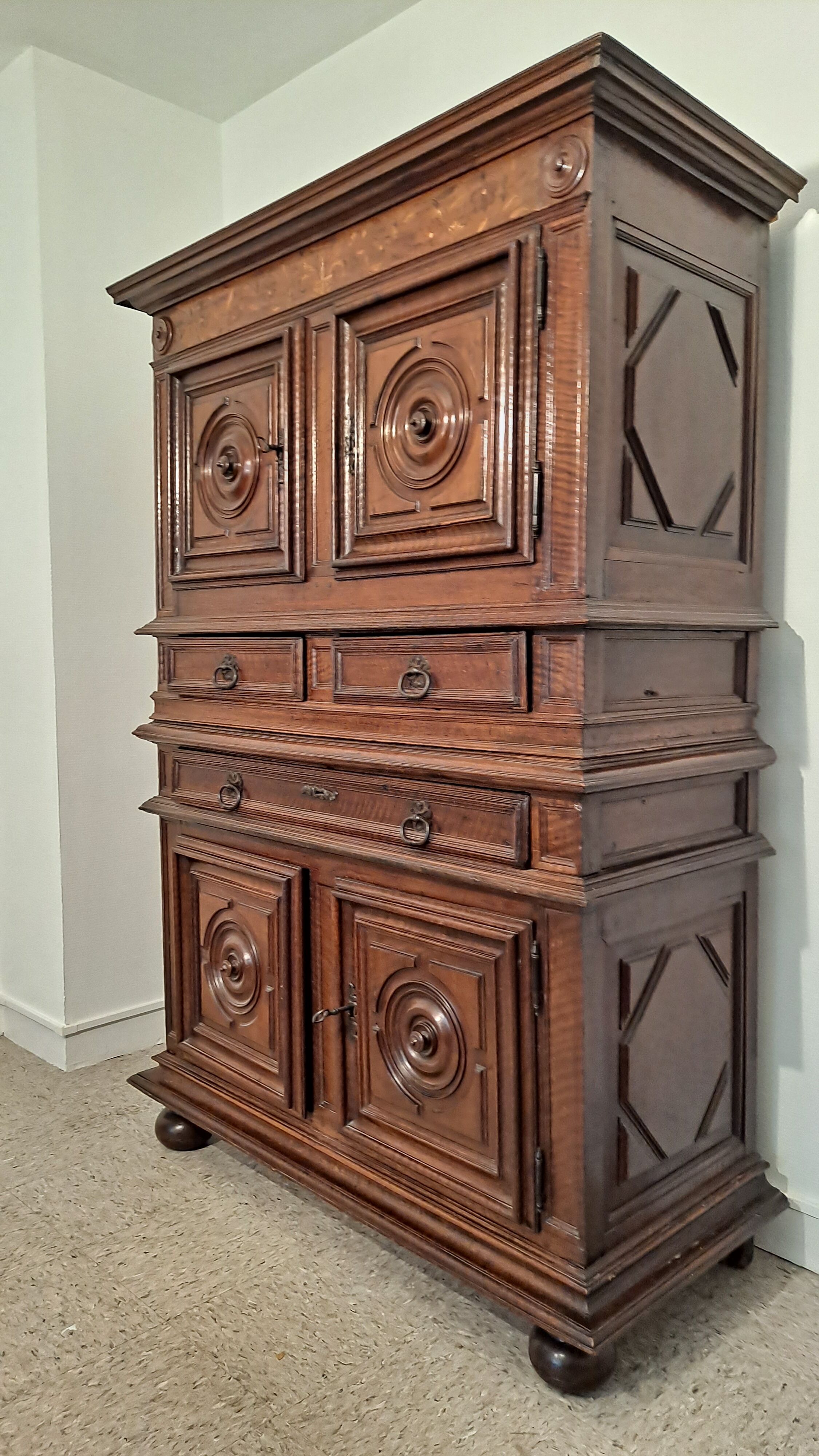 Double-body sideboard