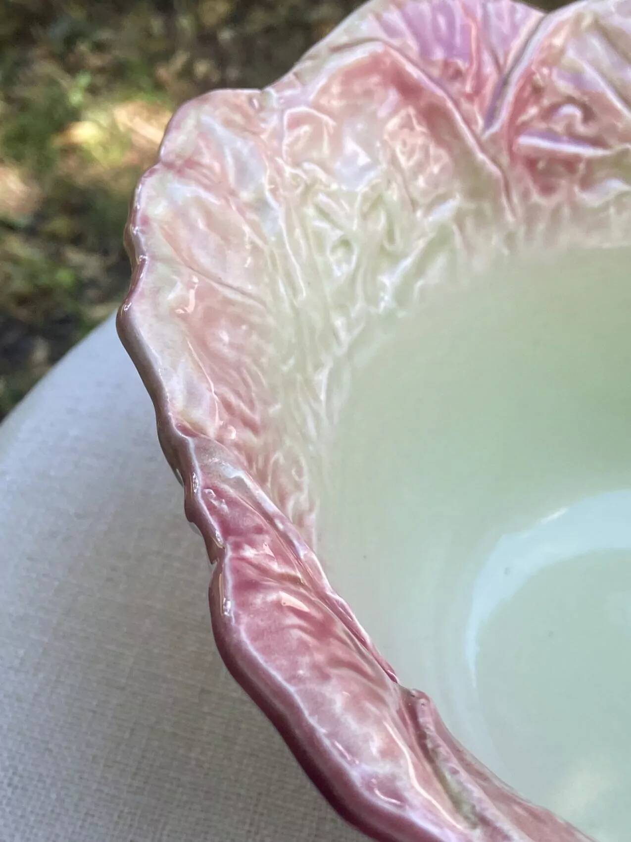 Large vintage salad bowl in the shape of a pink cabbage – barbotine earthenware – 1980s