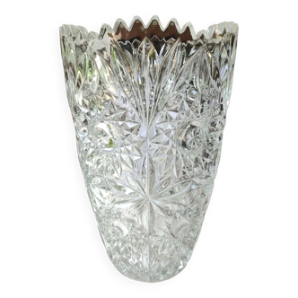 Large Bohemian vase, in cast crystal. Boho chic. Floral/Star motifs. Notched edges. High 29.5 cm