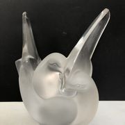 Vase stings flowers with doves Lalique