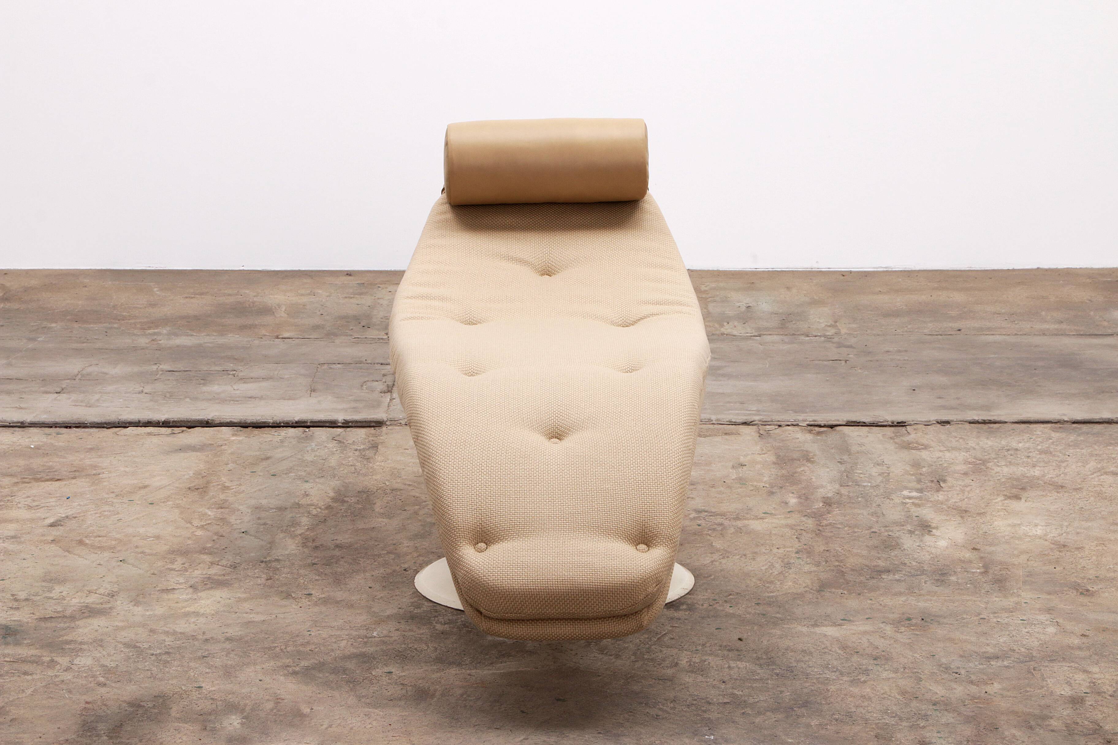 Vintage Lounge armchair reupholstered from the 1960s in the style of Knoll.