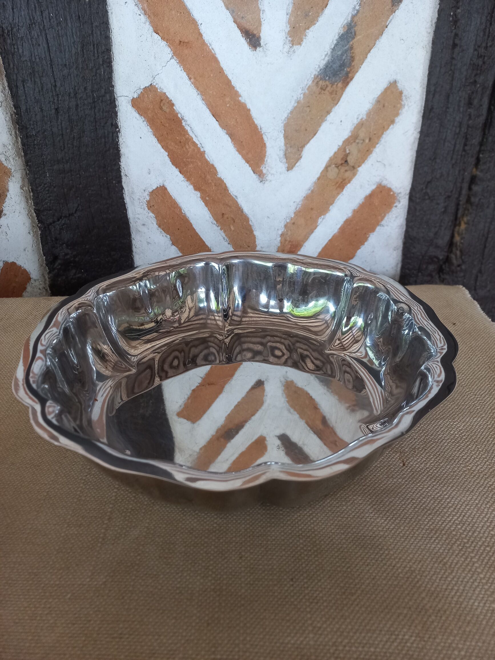 Set of 2 stainless steel hollow dishes