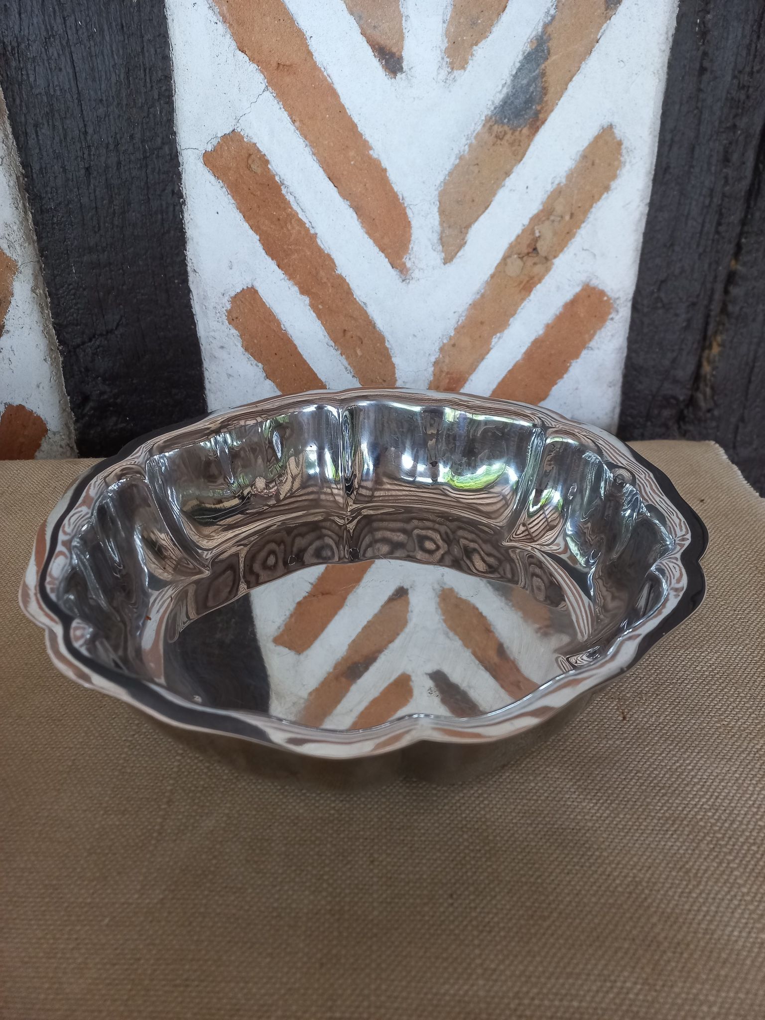 Set of 2 stainless steel hollow dishes