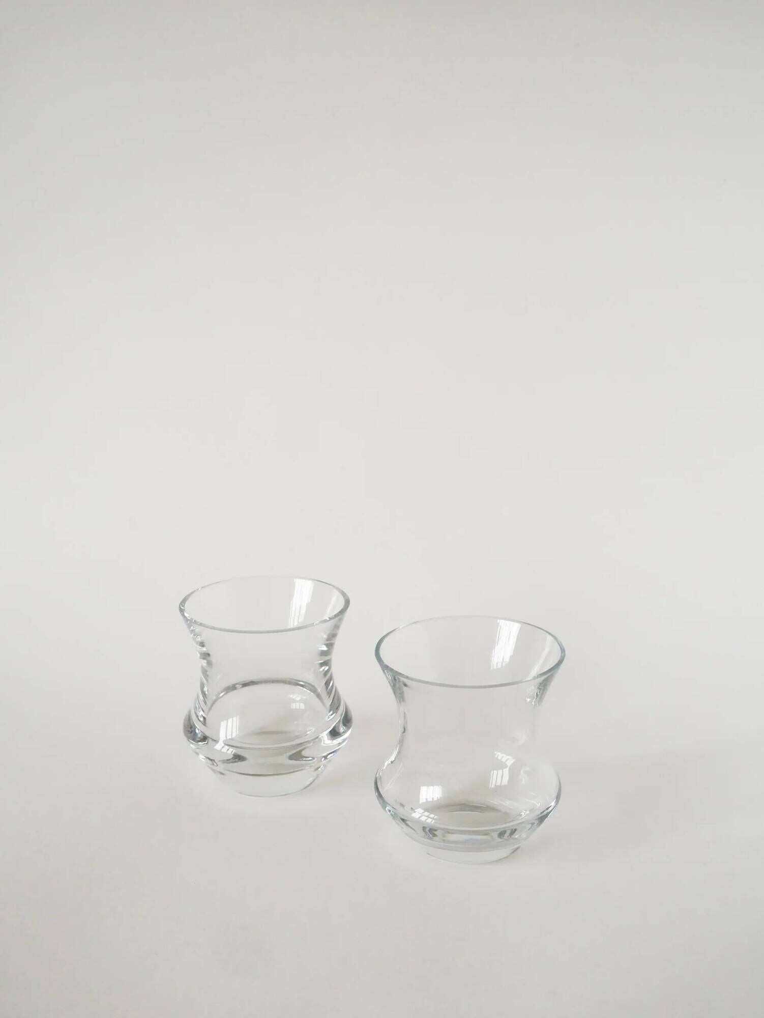 Pair of crystal and silver-plated condiment pots, Saint Hilaire, 1960.
