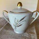 Lot d’un service à thé café en porcelaine avec tasses.