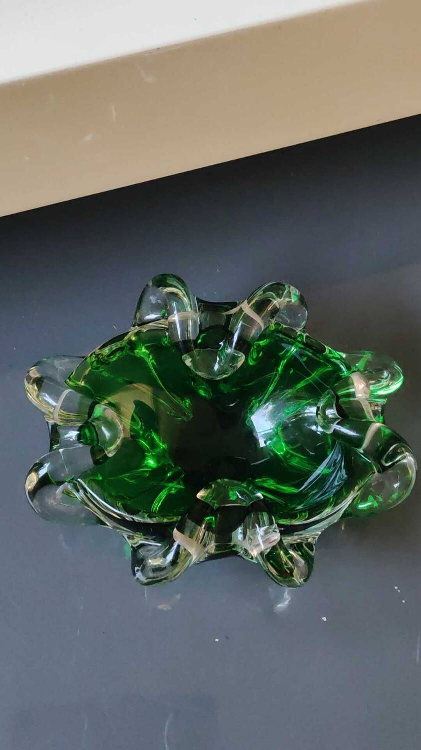 Pocket/ashtray in blown Murano art glass. Organic floral shape