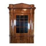 Armoire d’angle antique de l’Allemagne du Nord dans l’Empire tardif en acajou poli