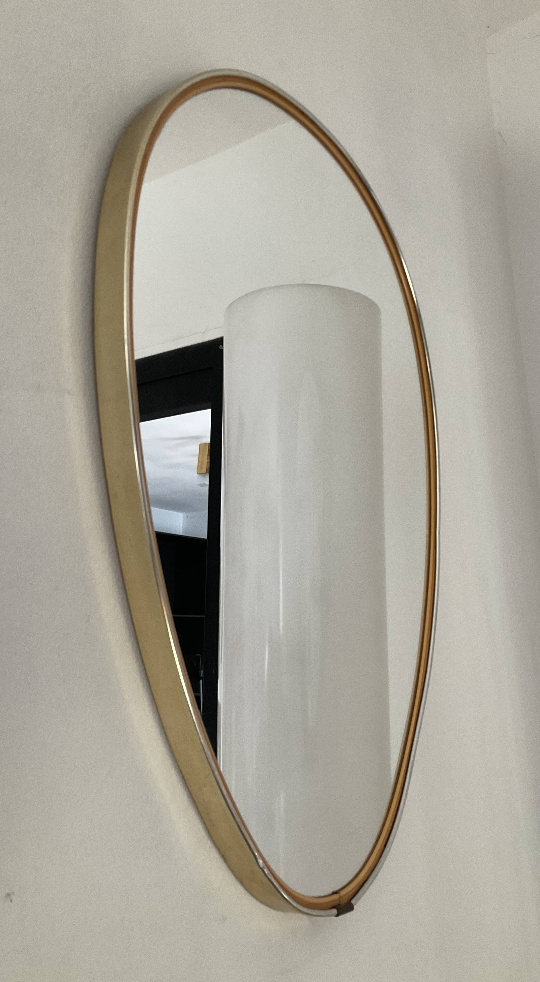 Asymmetrical free-form mirror from the 60s and 70s