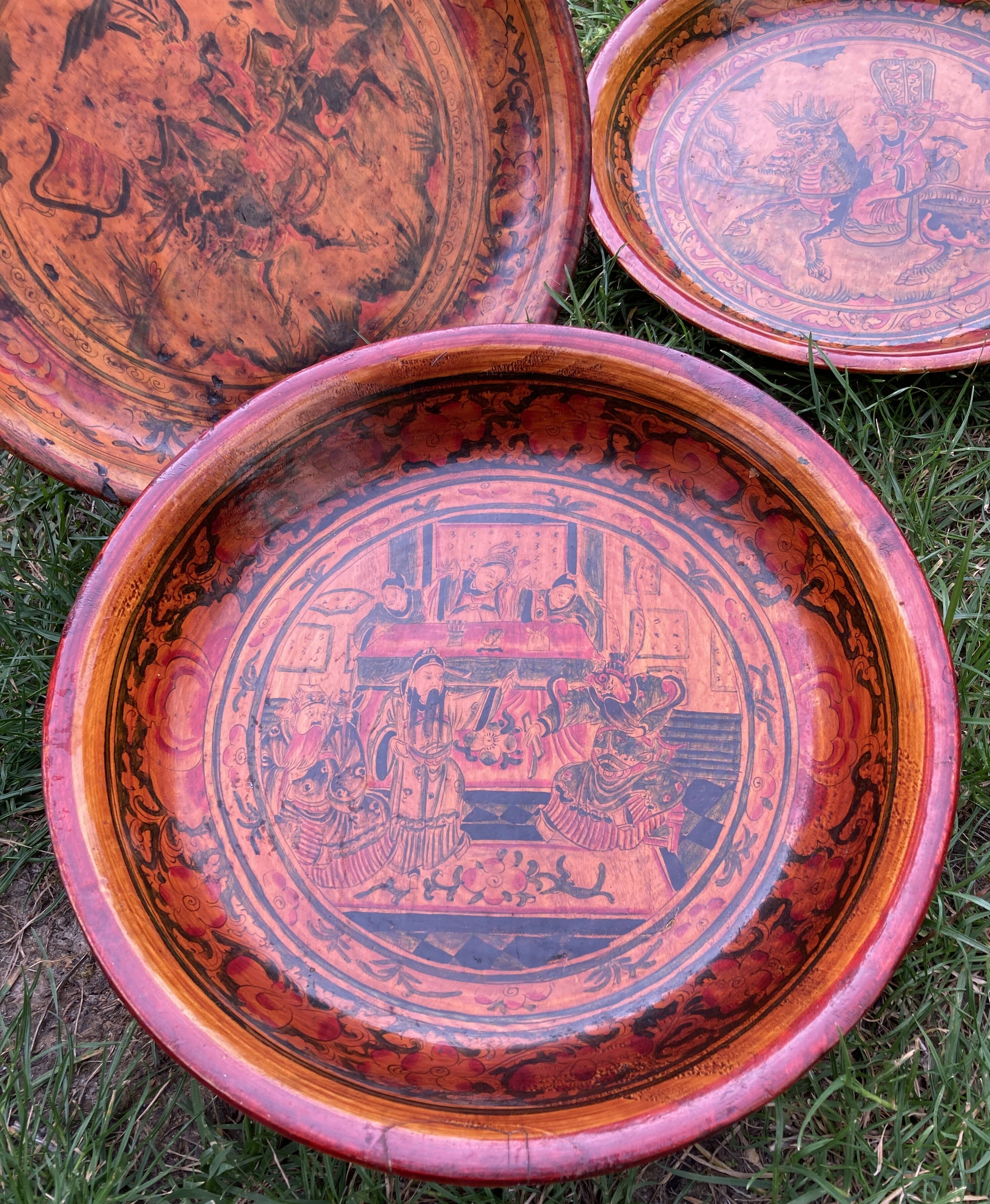 Lot de 3 plats ronds en laque rouge - Chine