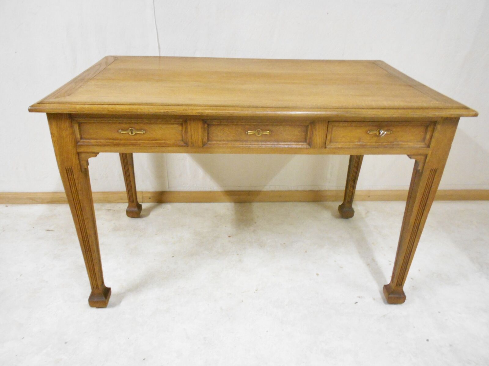 Art deco desk