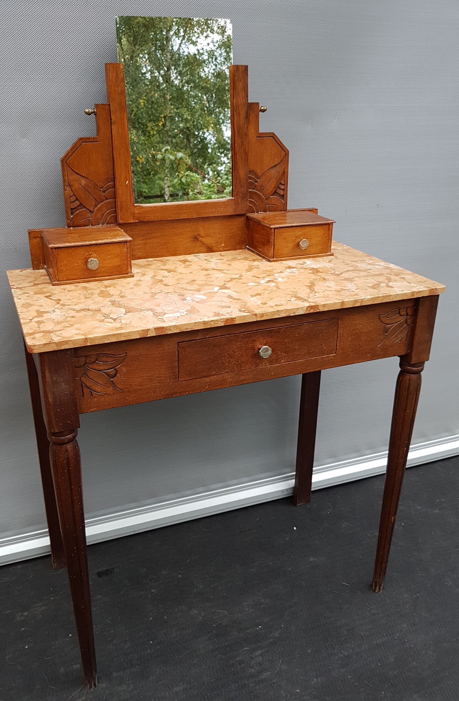 Art Deco pink marble hairdresser