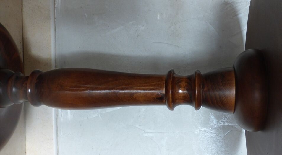 Pedestal table in solid wood walnut