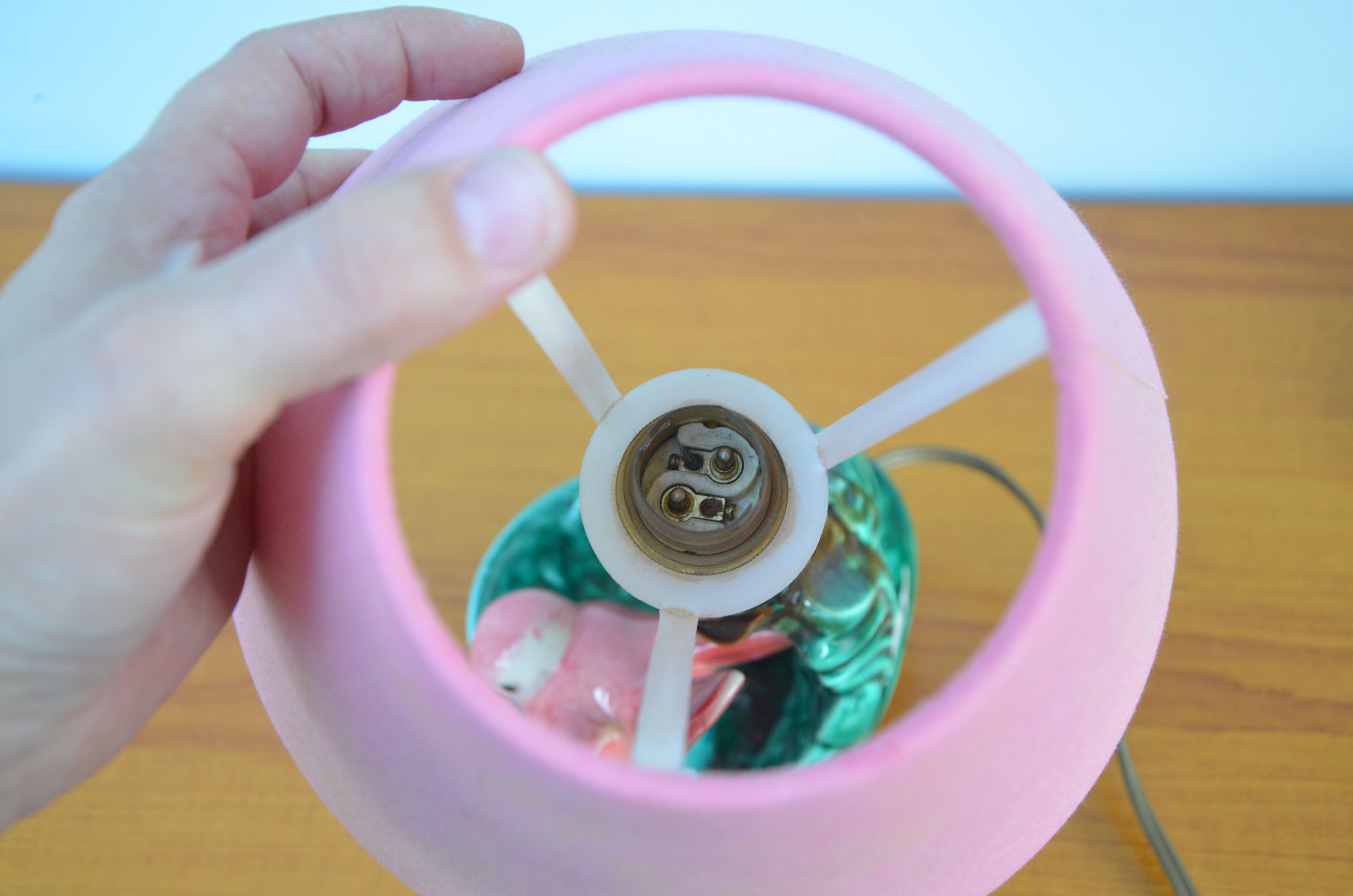 Barbtine lamp with little pink bird