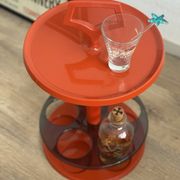 Table appointment / vintage orange bar
