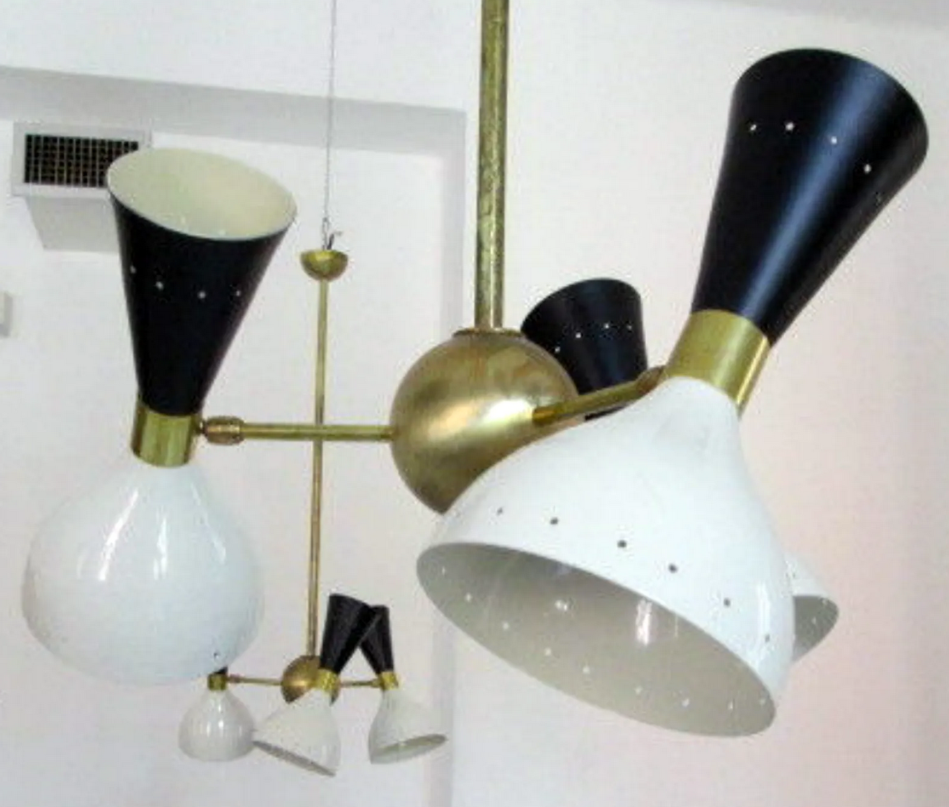 Black and white diabole lustre