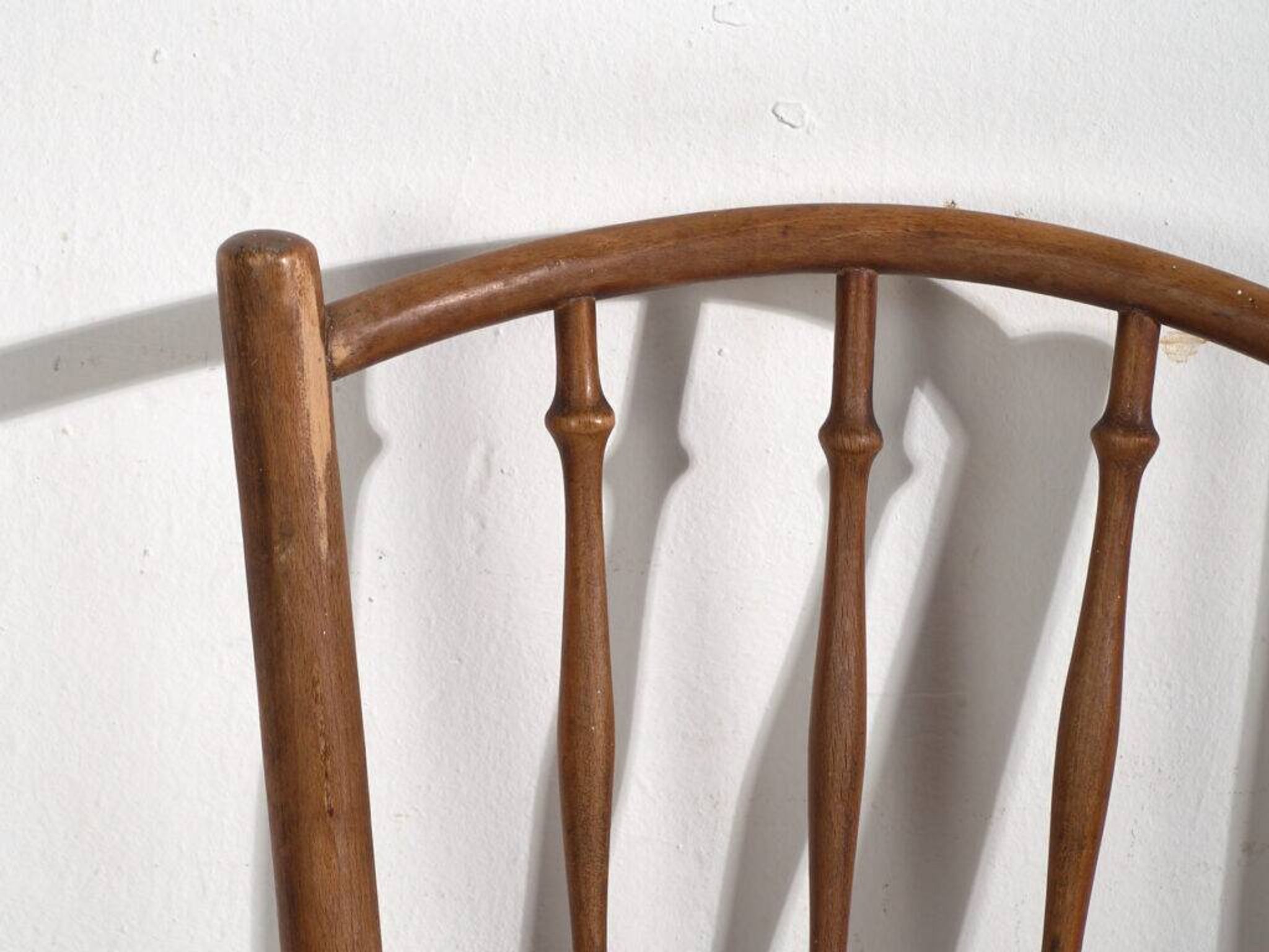 Pair of Thonet-style chairs in bent wood with turned spindles – Central Europe, circa 1920