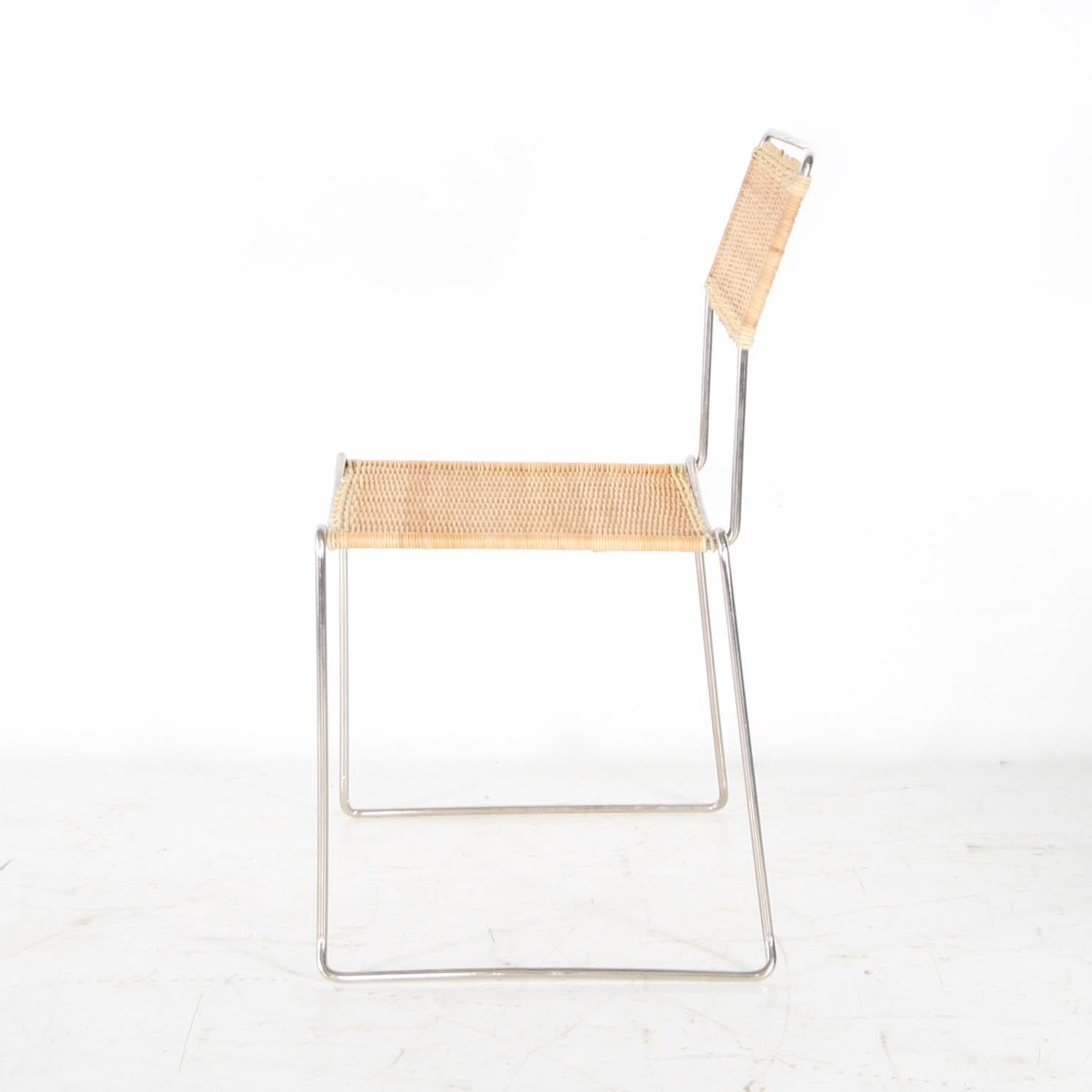 Suite de 4 chaises en osier et chrome