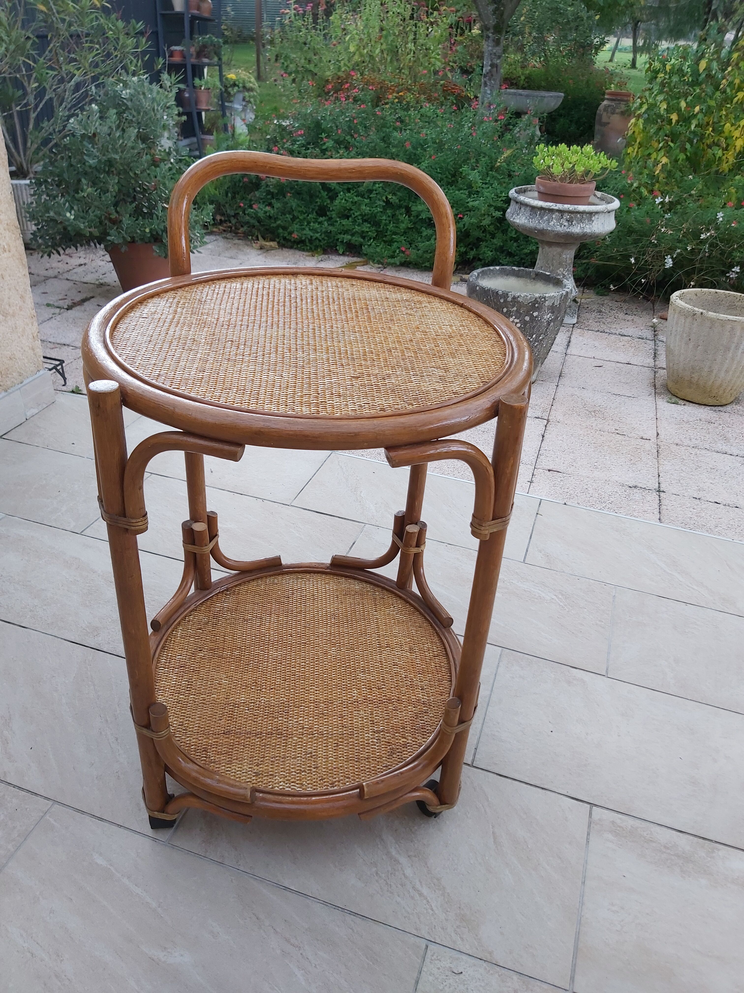 Rolling rattan service