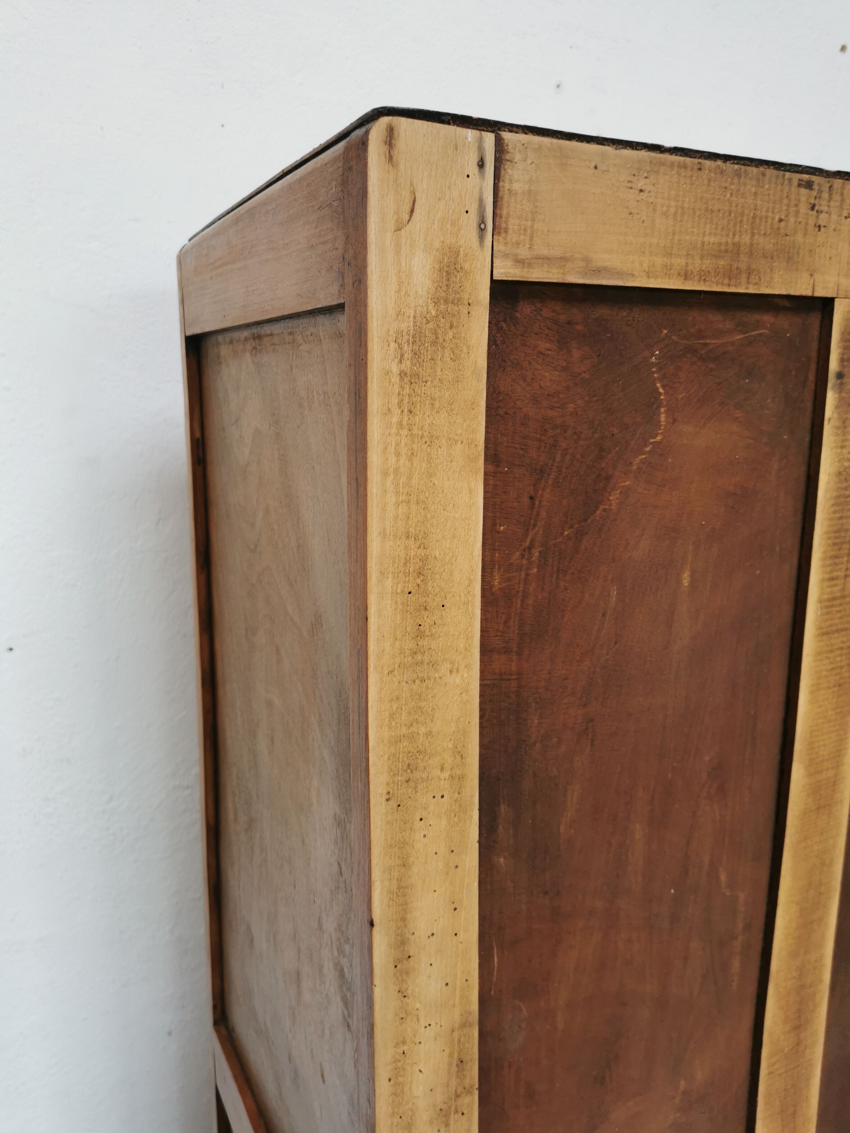 Armoire parisienne vitrée