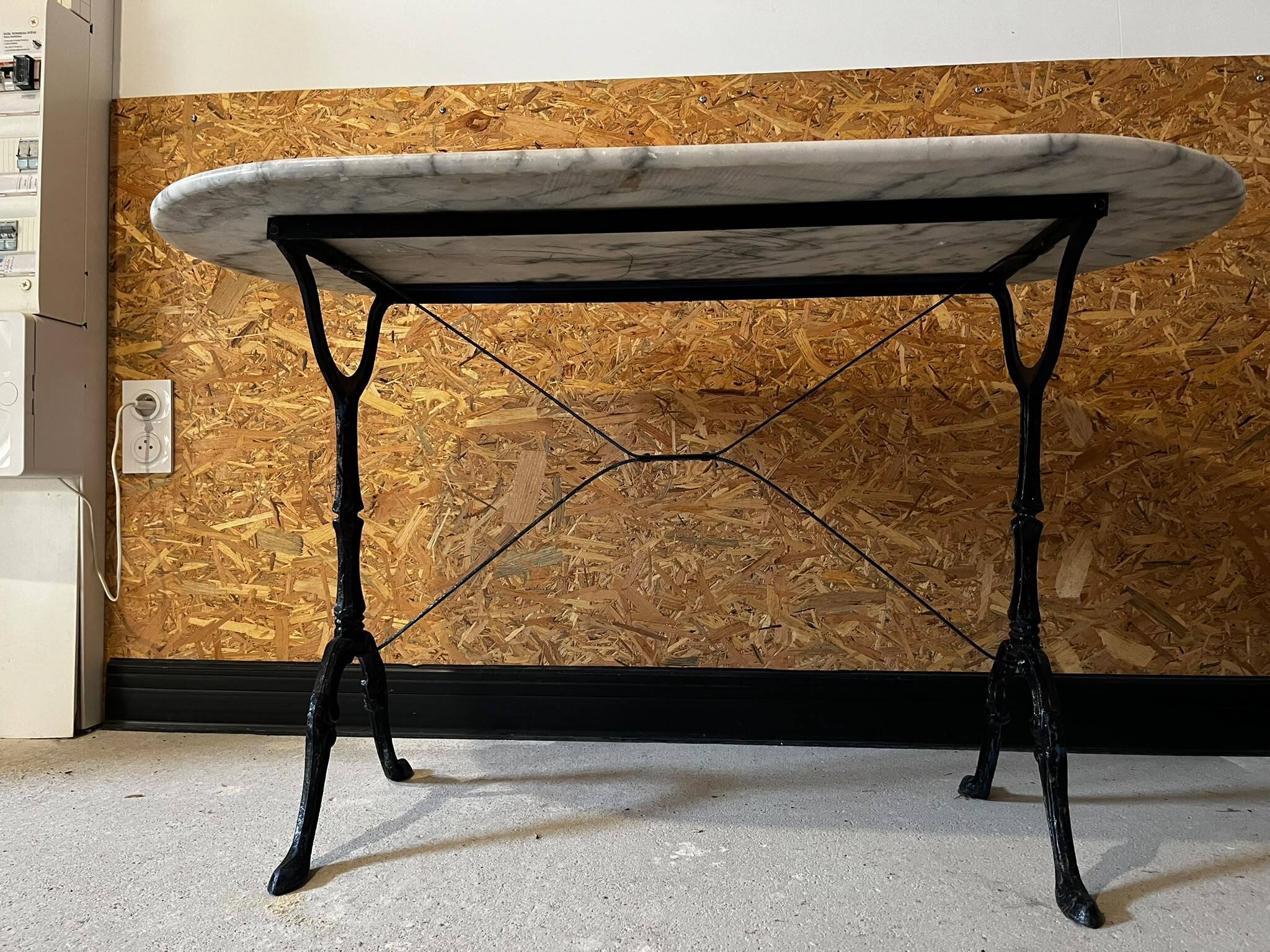 Vintage oval marble table