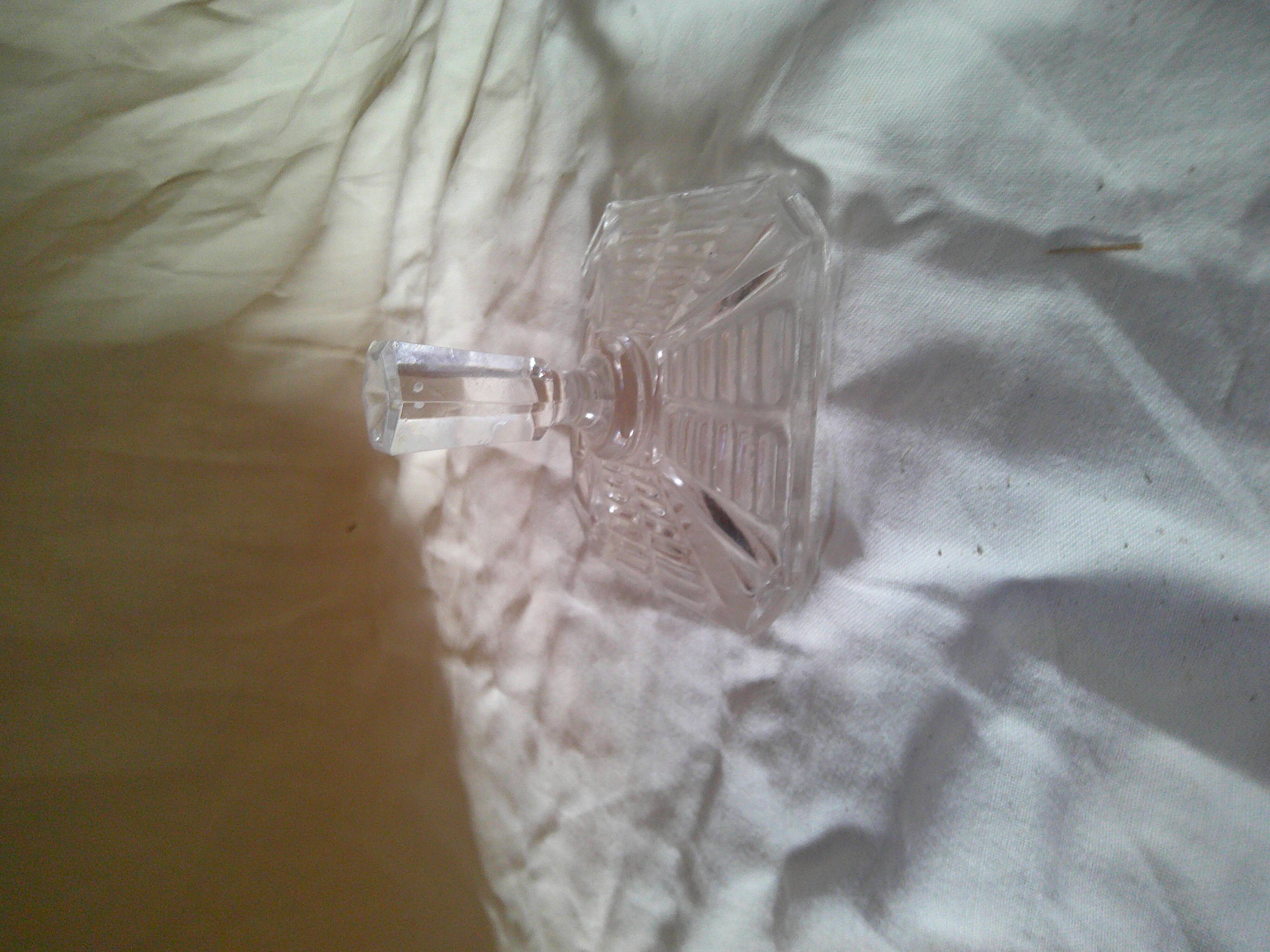 Bonbonnière carrée en cristal moulé