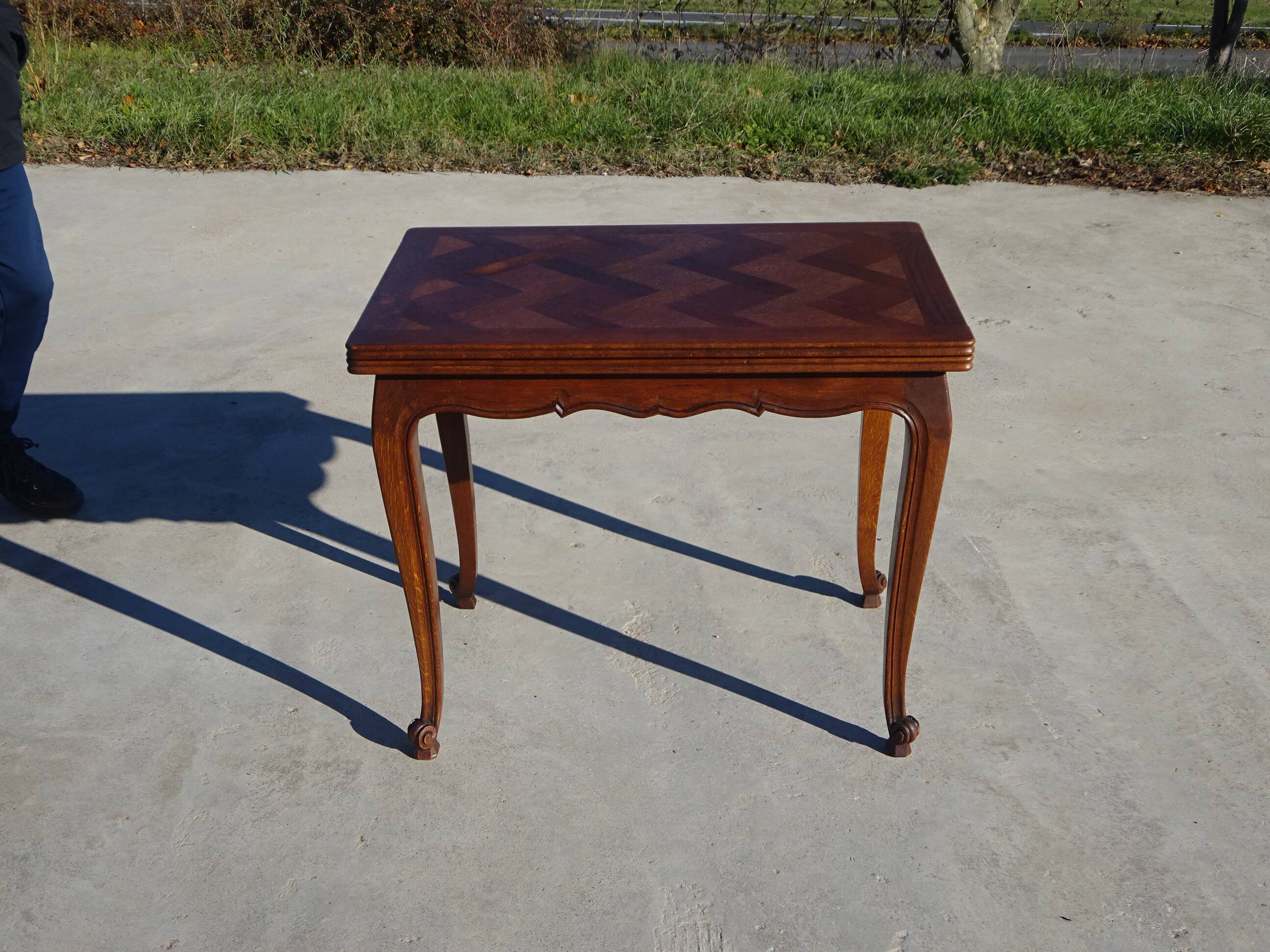 Oak portfolio table